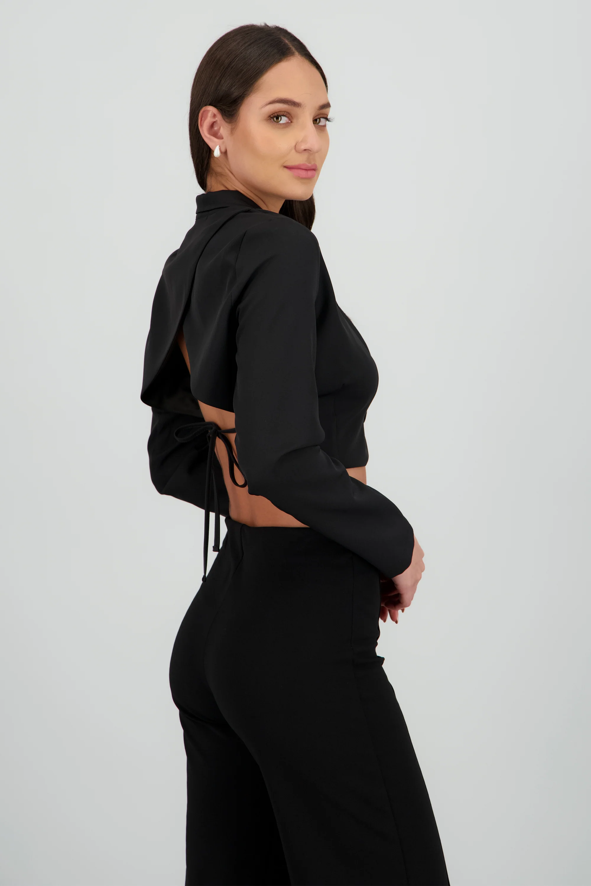 Blazer crop detalle abertura espalda - Image 3
