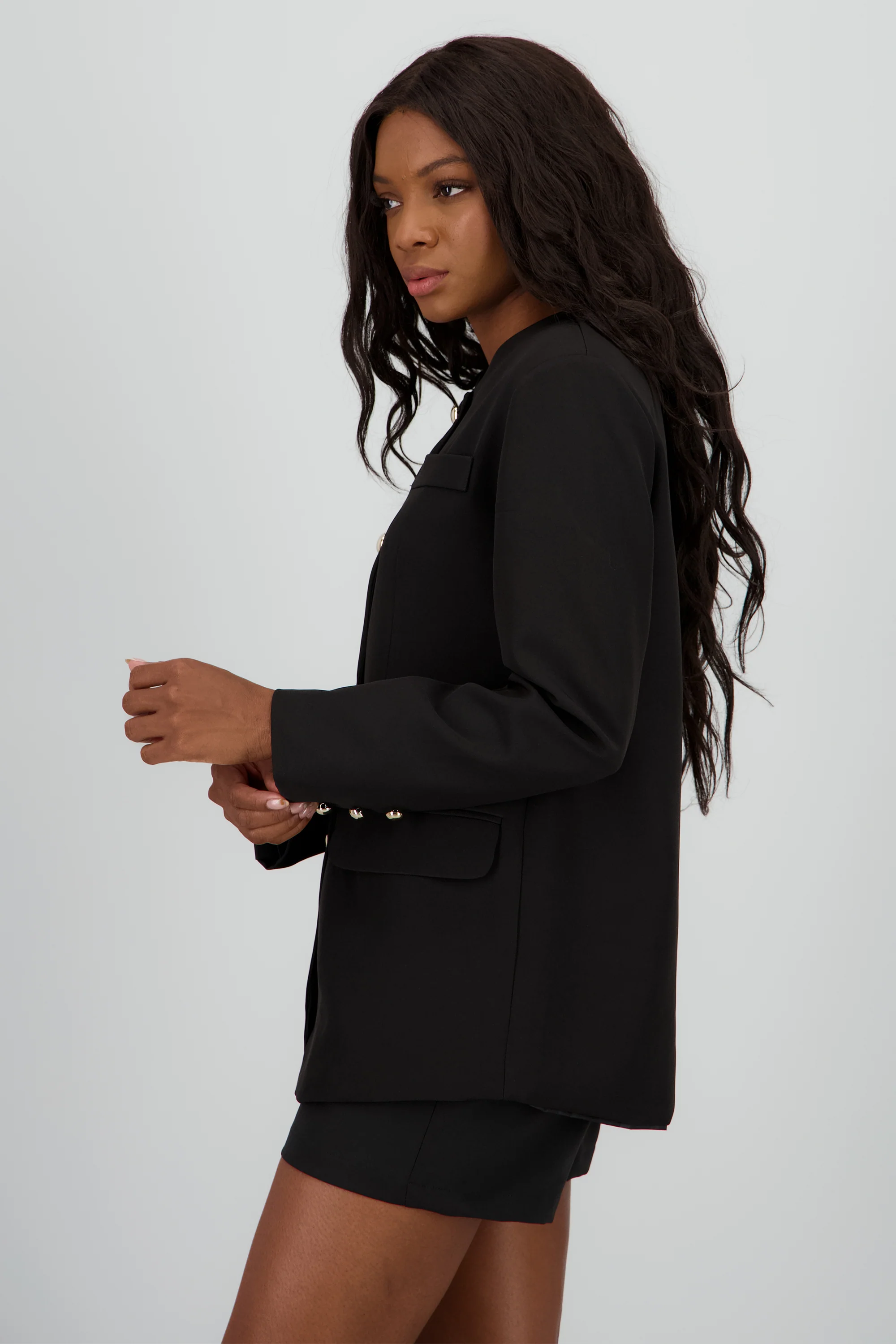 Blazer cuello redondo boton dorado - Image 3