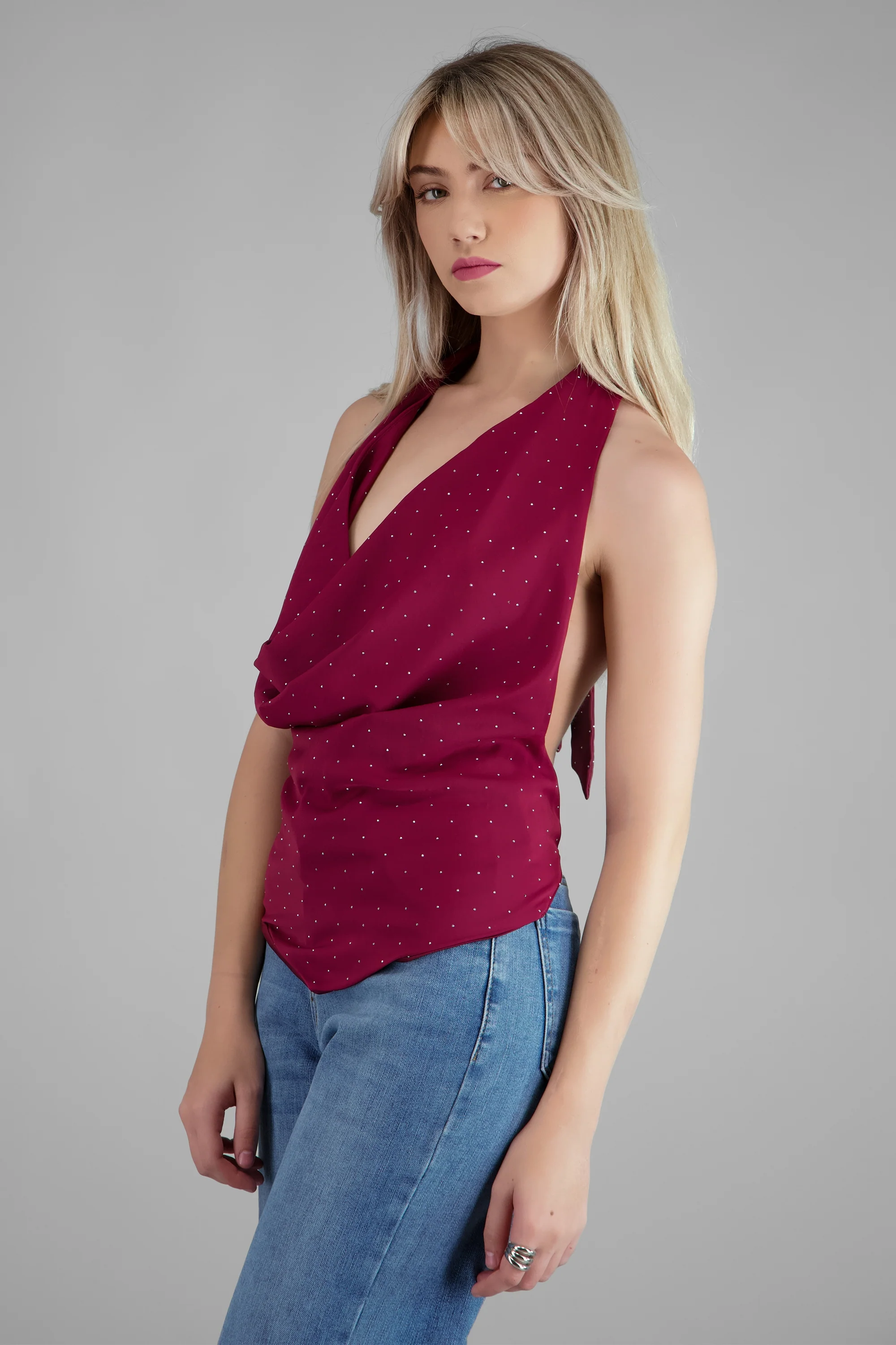 Blusa brillos halter escote espalda - Image 2