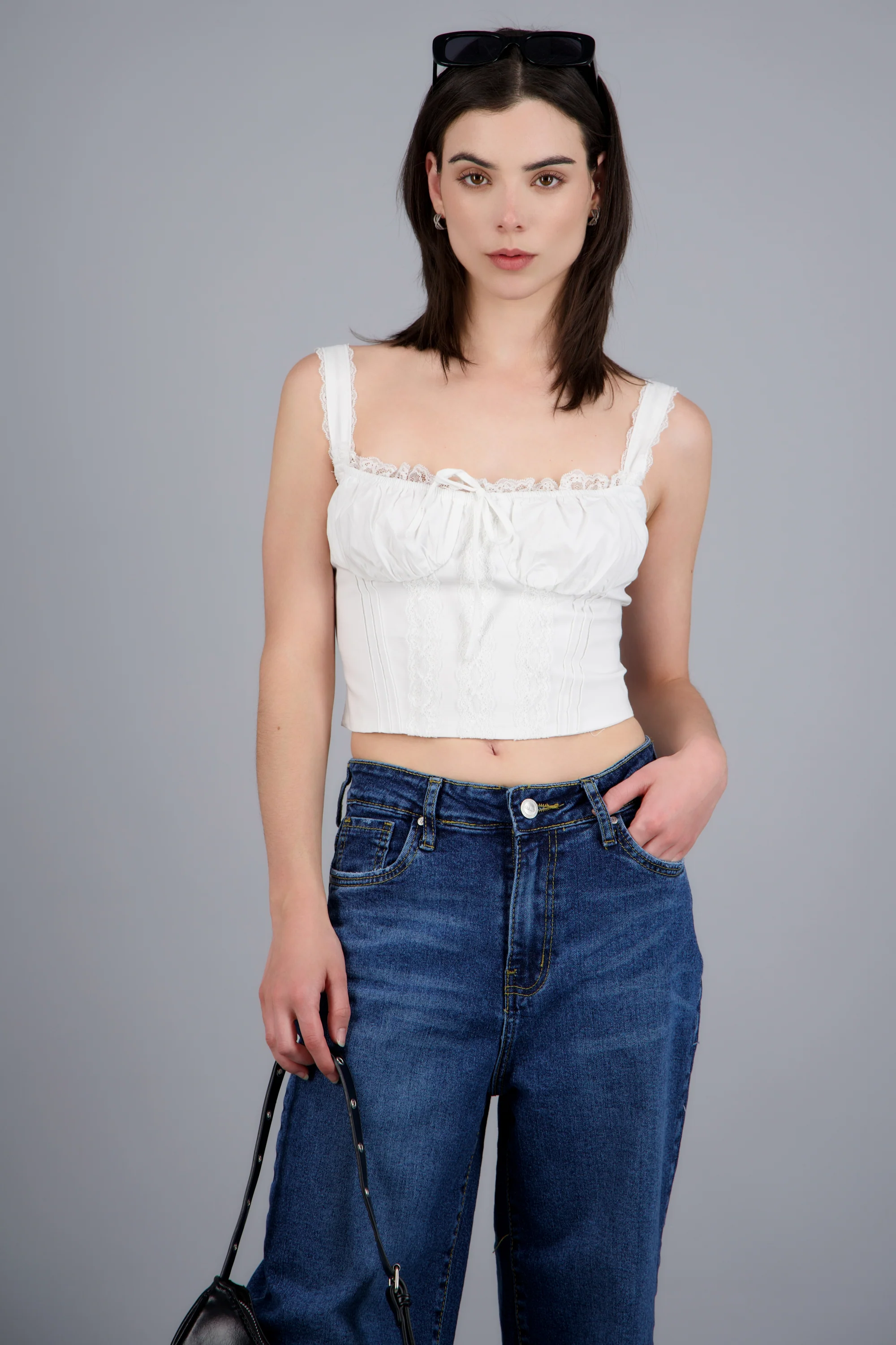 Blusa detalle encaje con tirantes