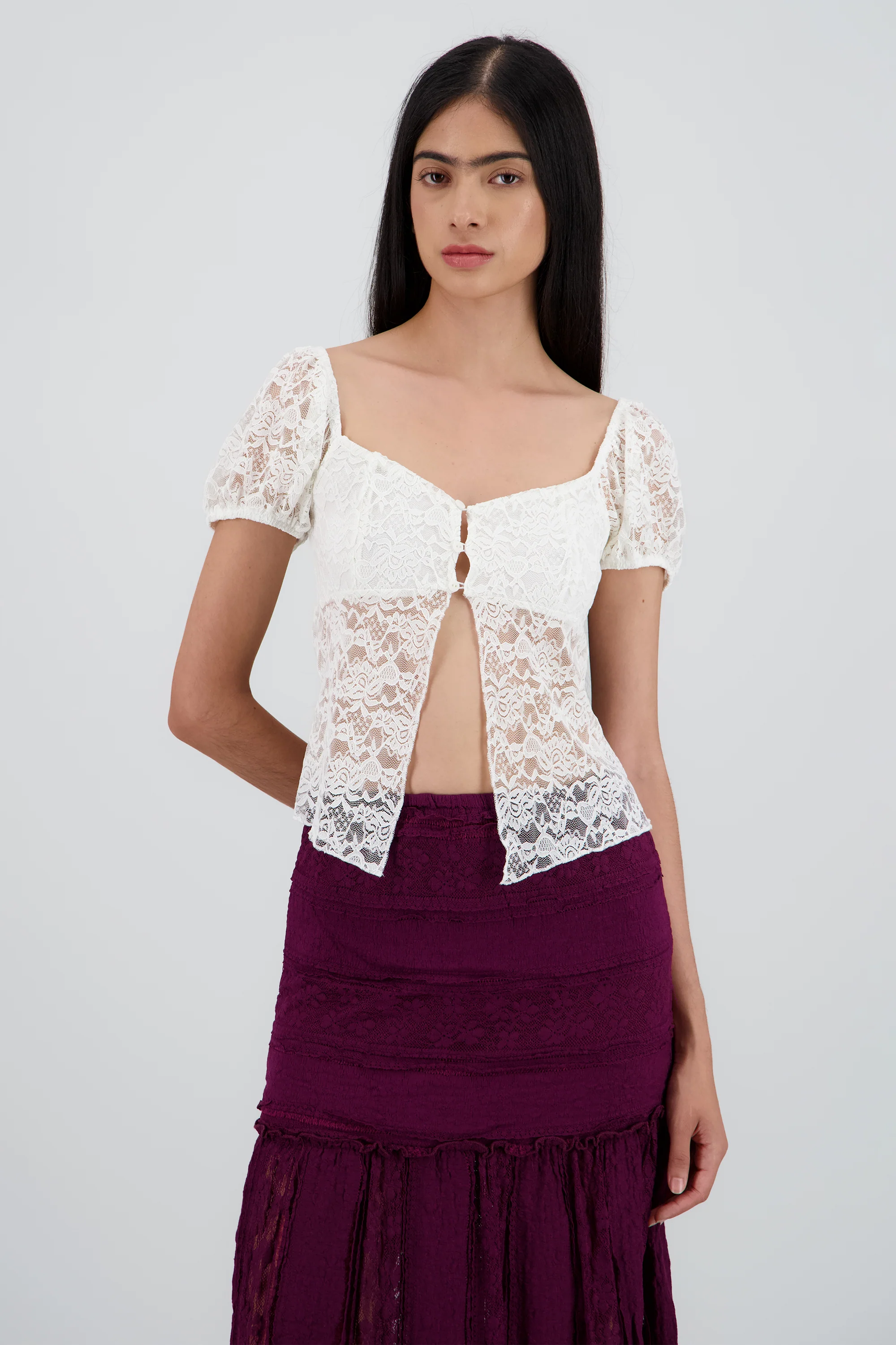 Blusa encaje manga corta detalle botones - Image 2
