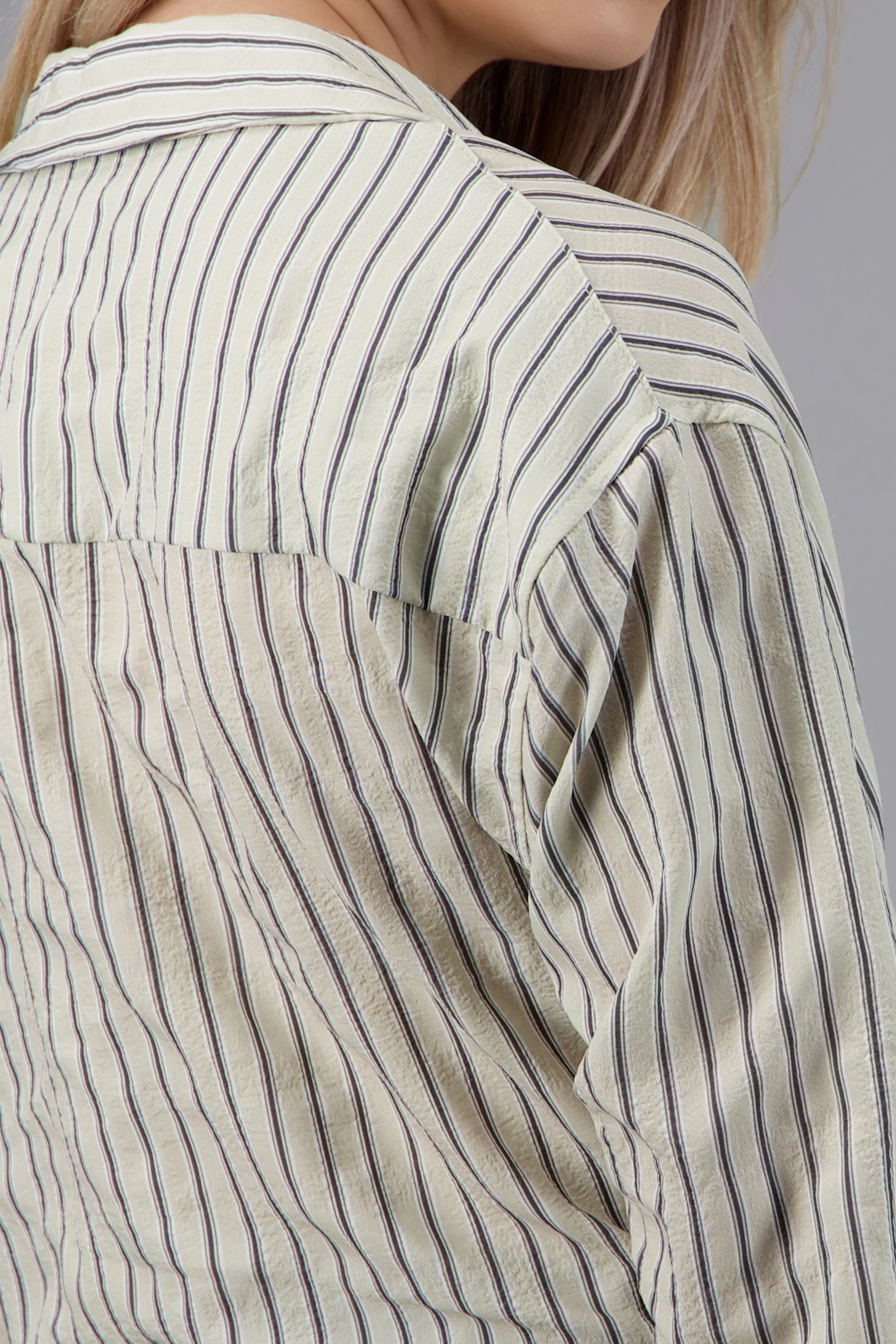 Blusa rayas detalle cruce - Image 5