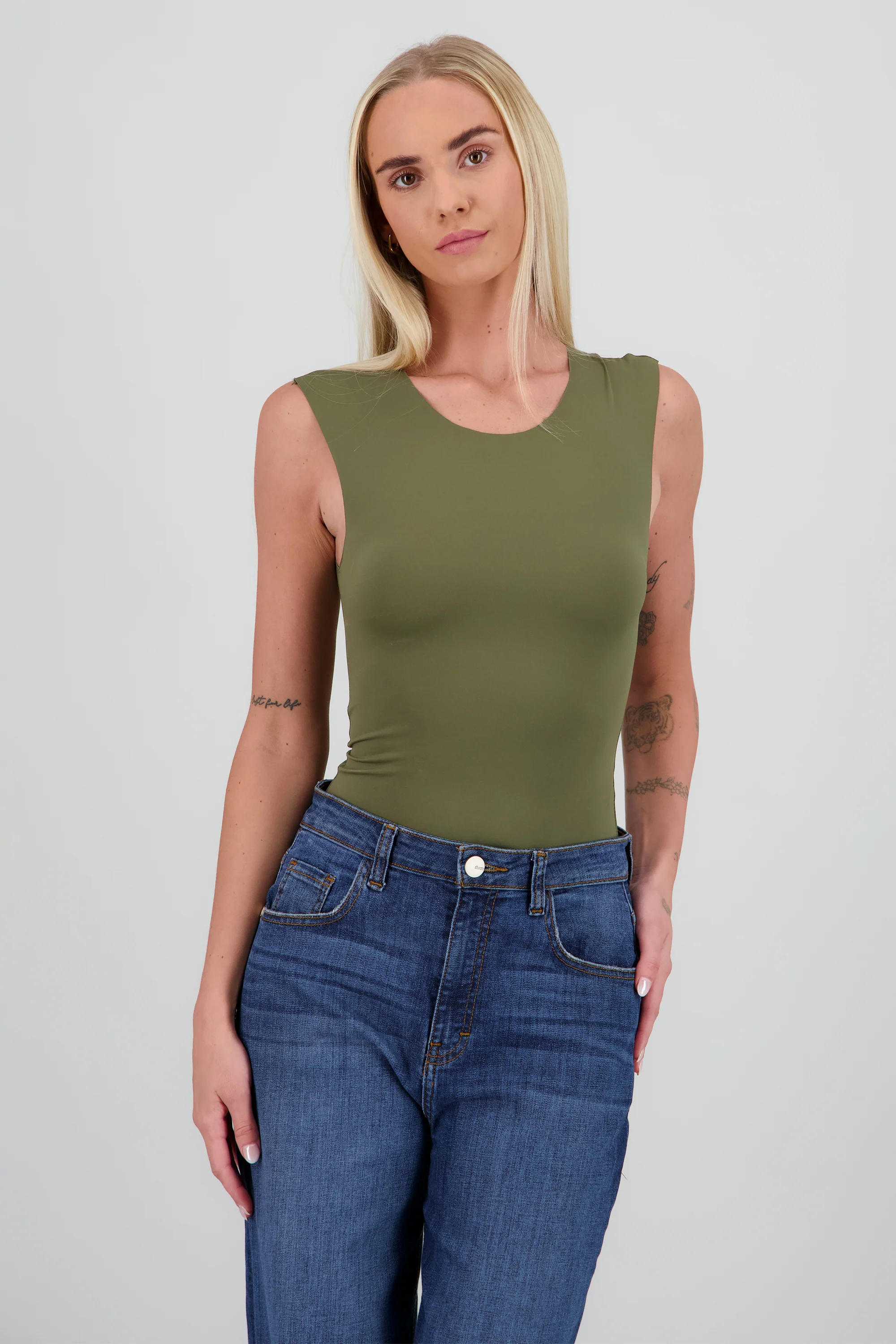 Bodysuit liso sin mangas cuello redondo