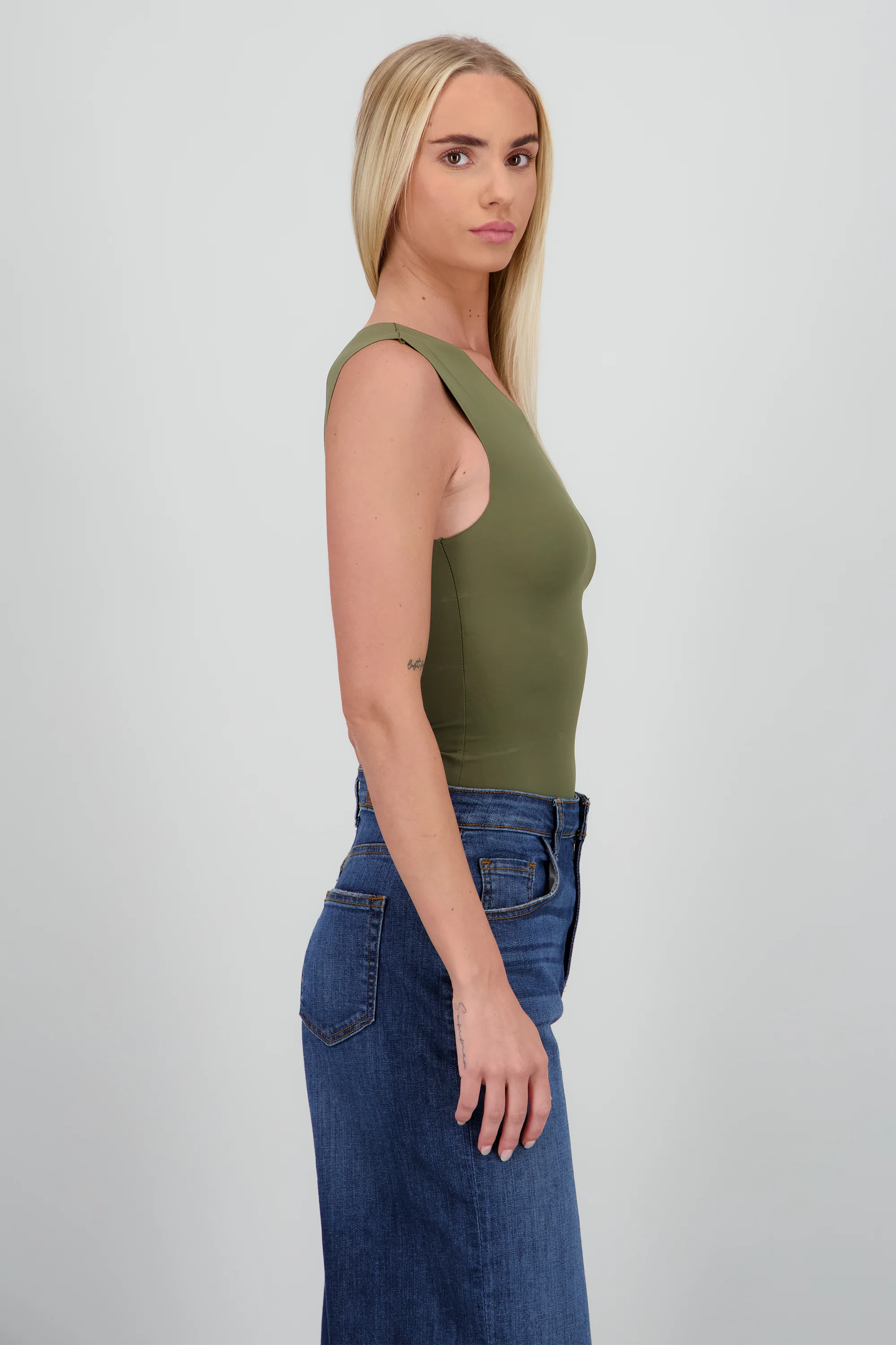 Bodysuit liso sin mangas cuello redondo - Image 2