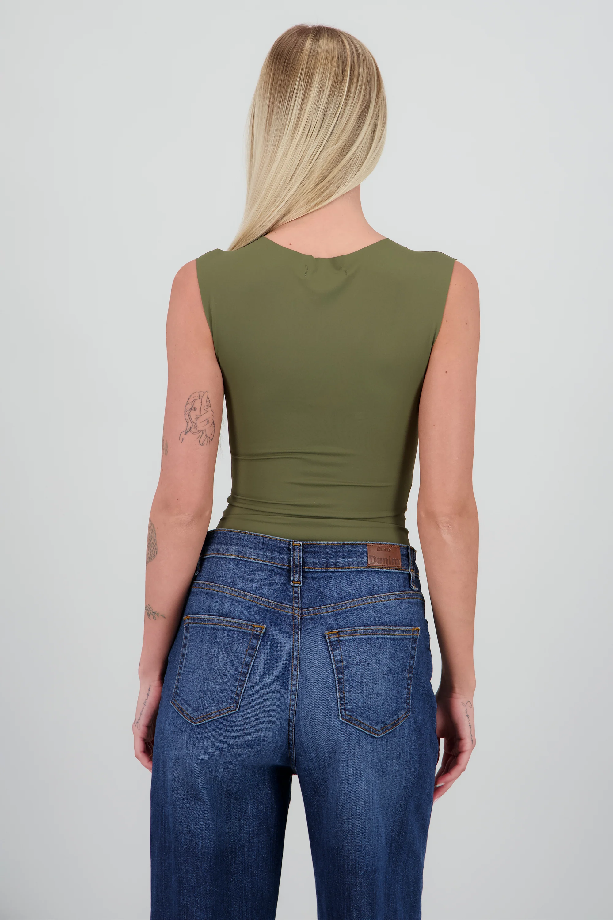 Bodysuit liso sin mangas cuello redondo - Image 3