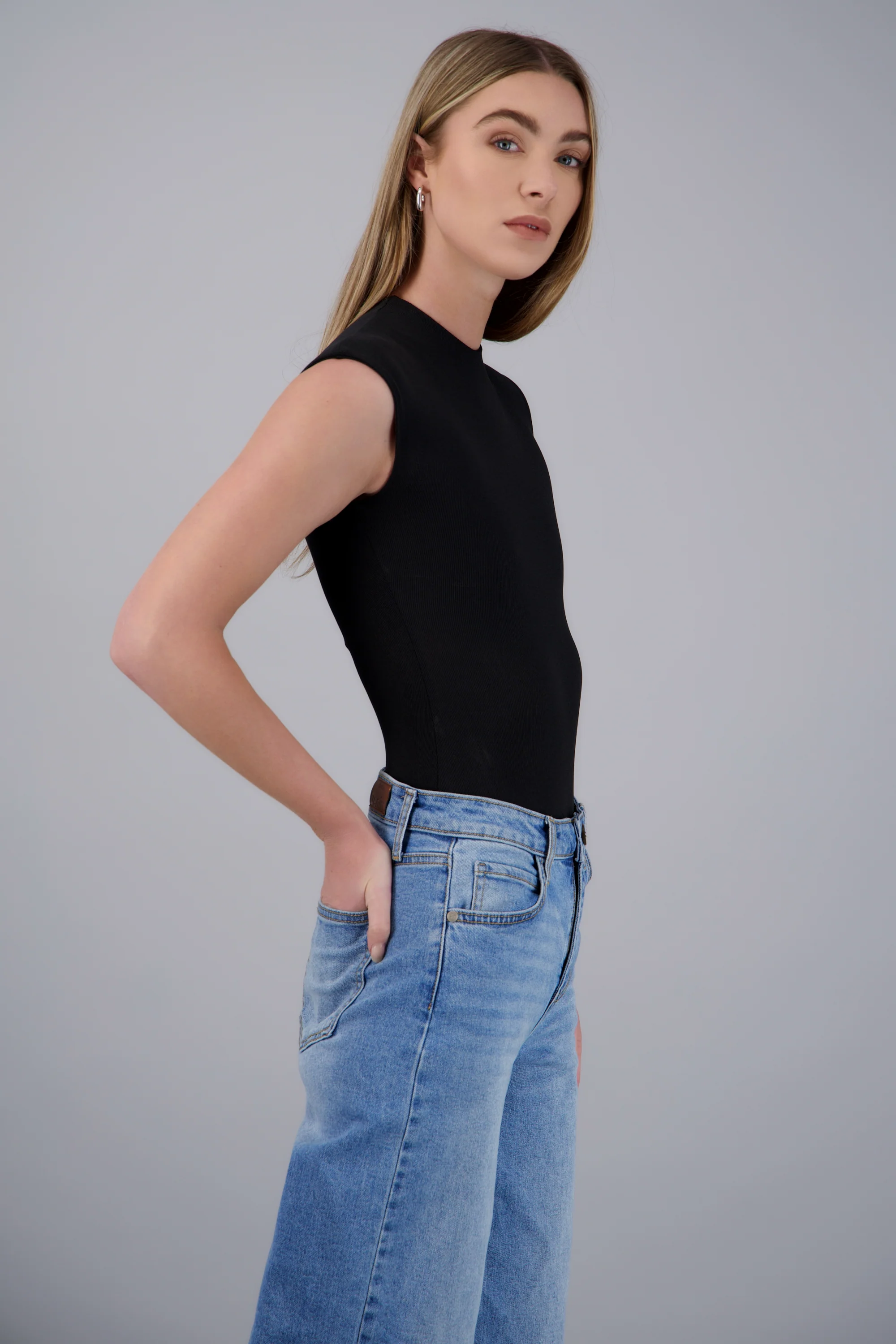 Bodysuit rib sin mangas cuello redondo