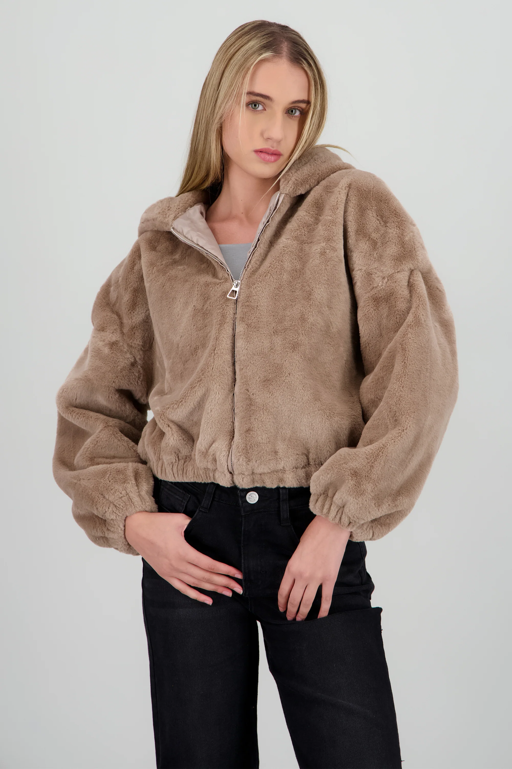 Bomber peluche con gorro