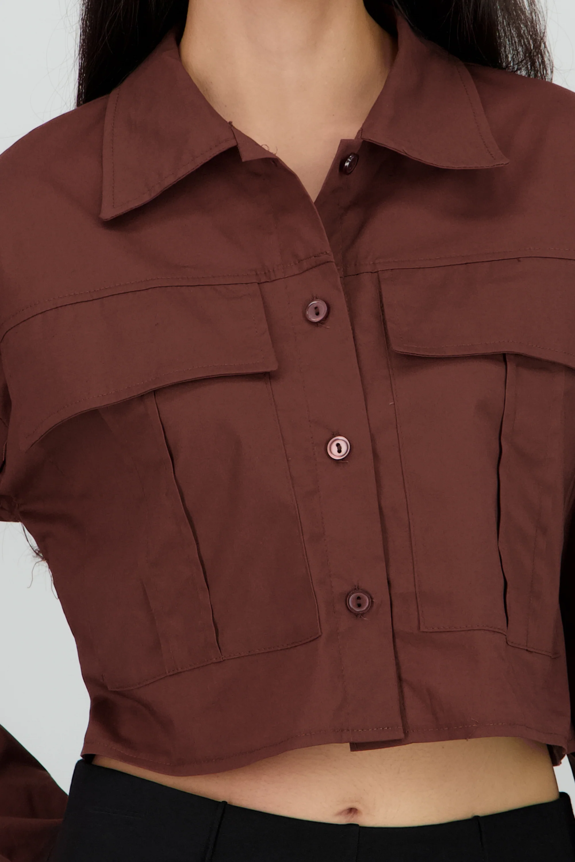 Camisa crop con bolsas cargo - Image 5