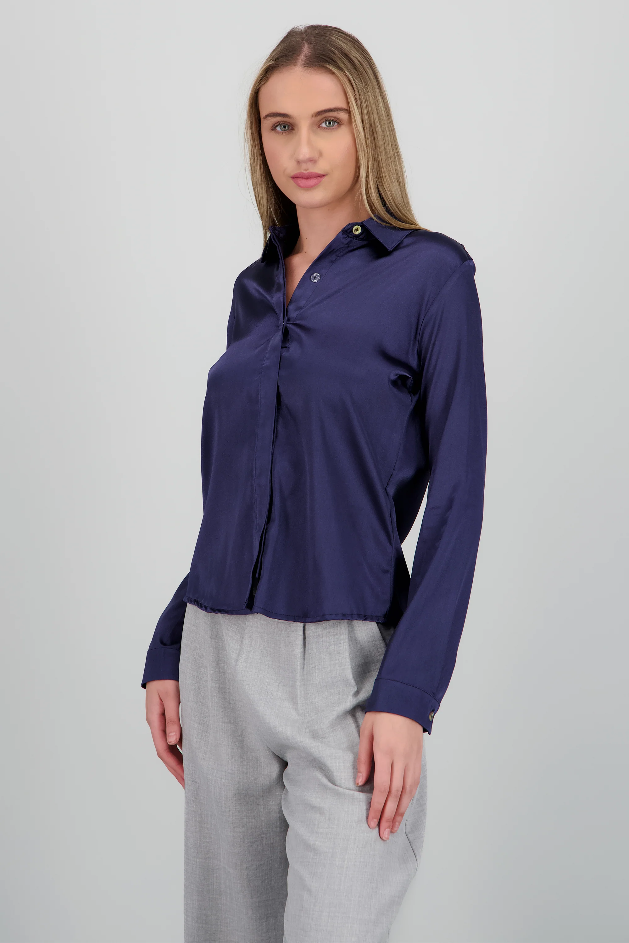 Camisa manga larga cuello detalle satinado