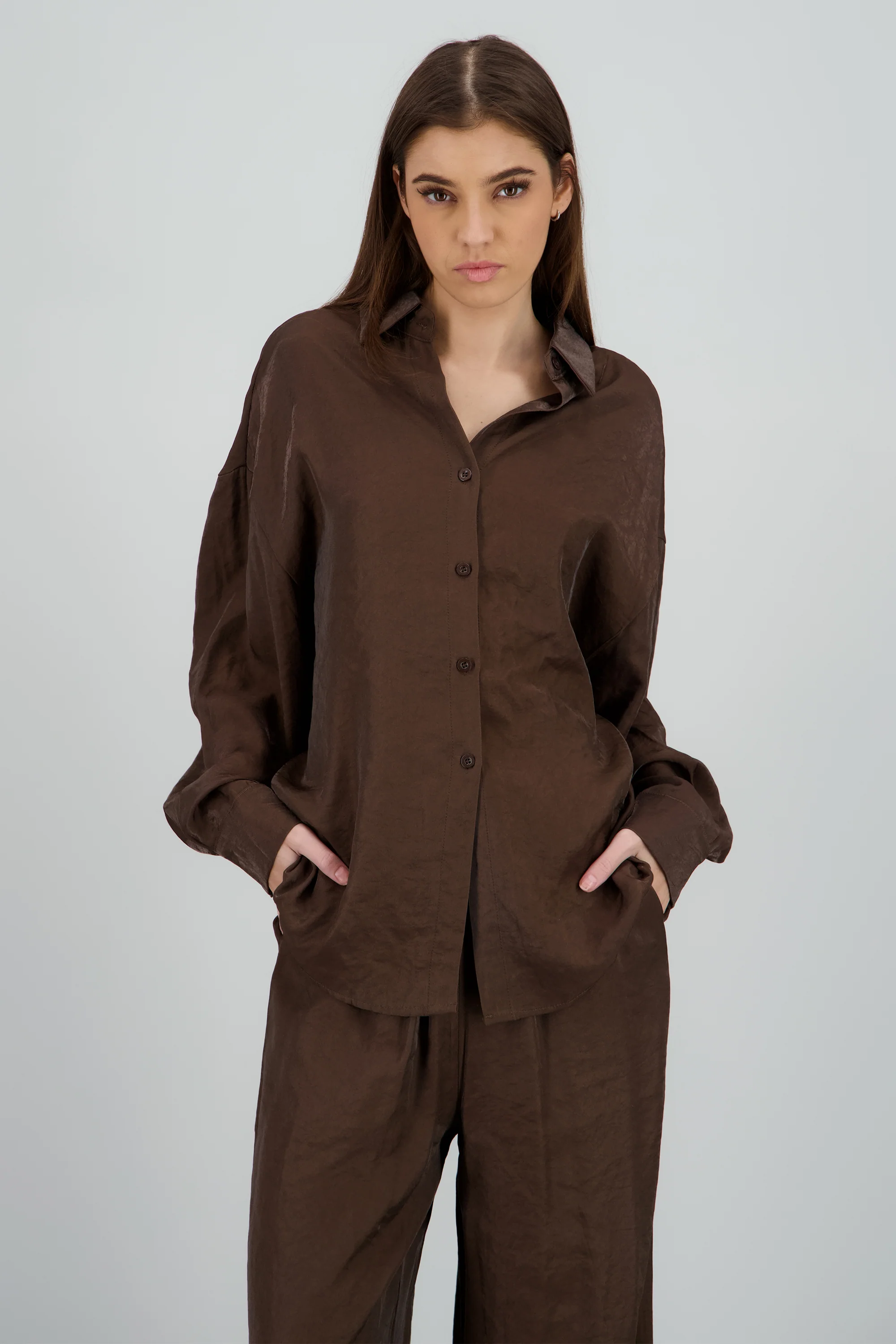Camisa manga larga detalle satinada botones