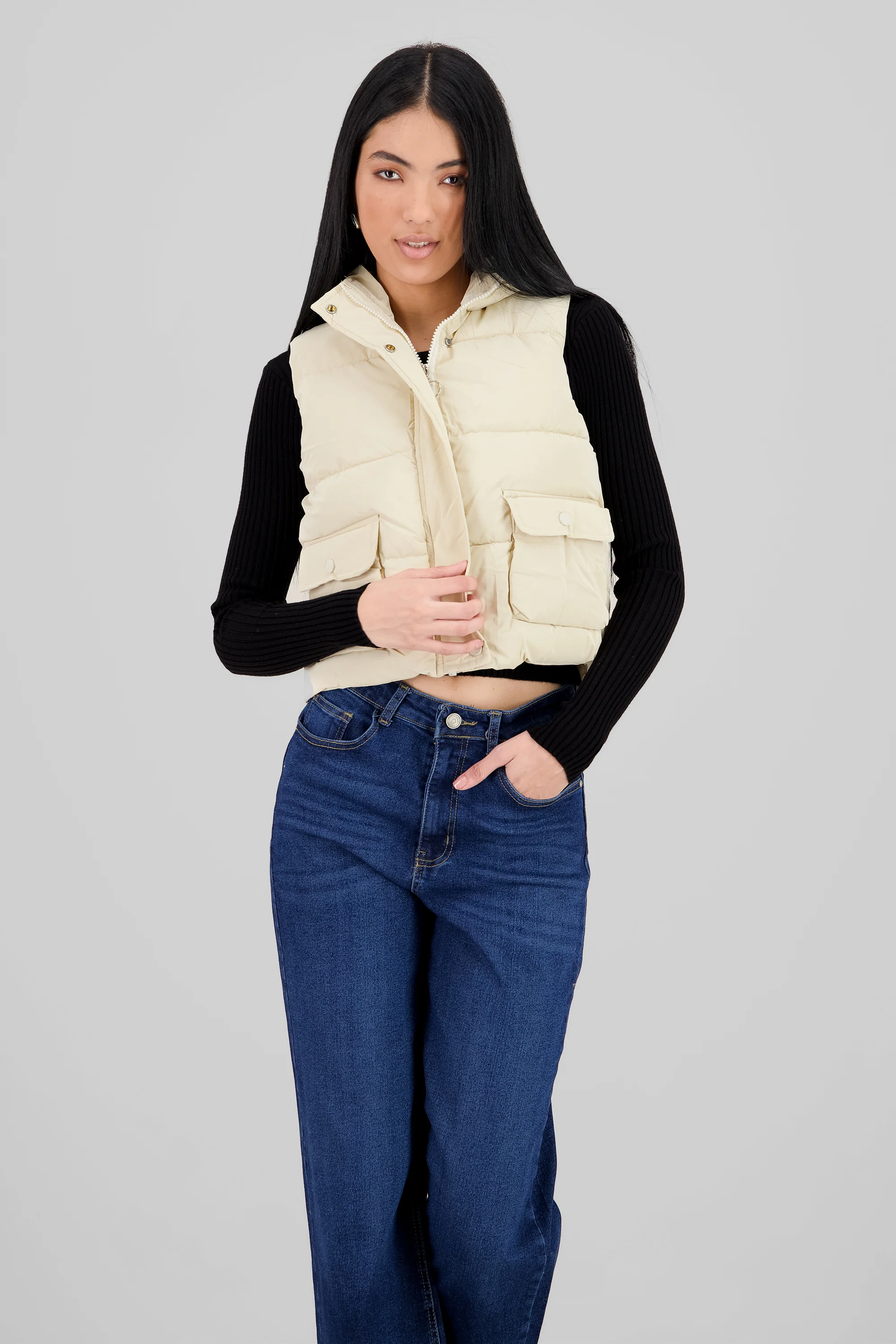 Chalec con bolsas cargo cropped - Image 2