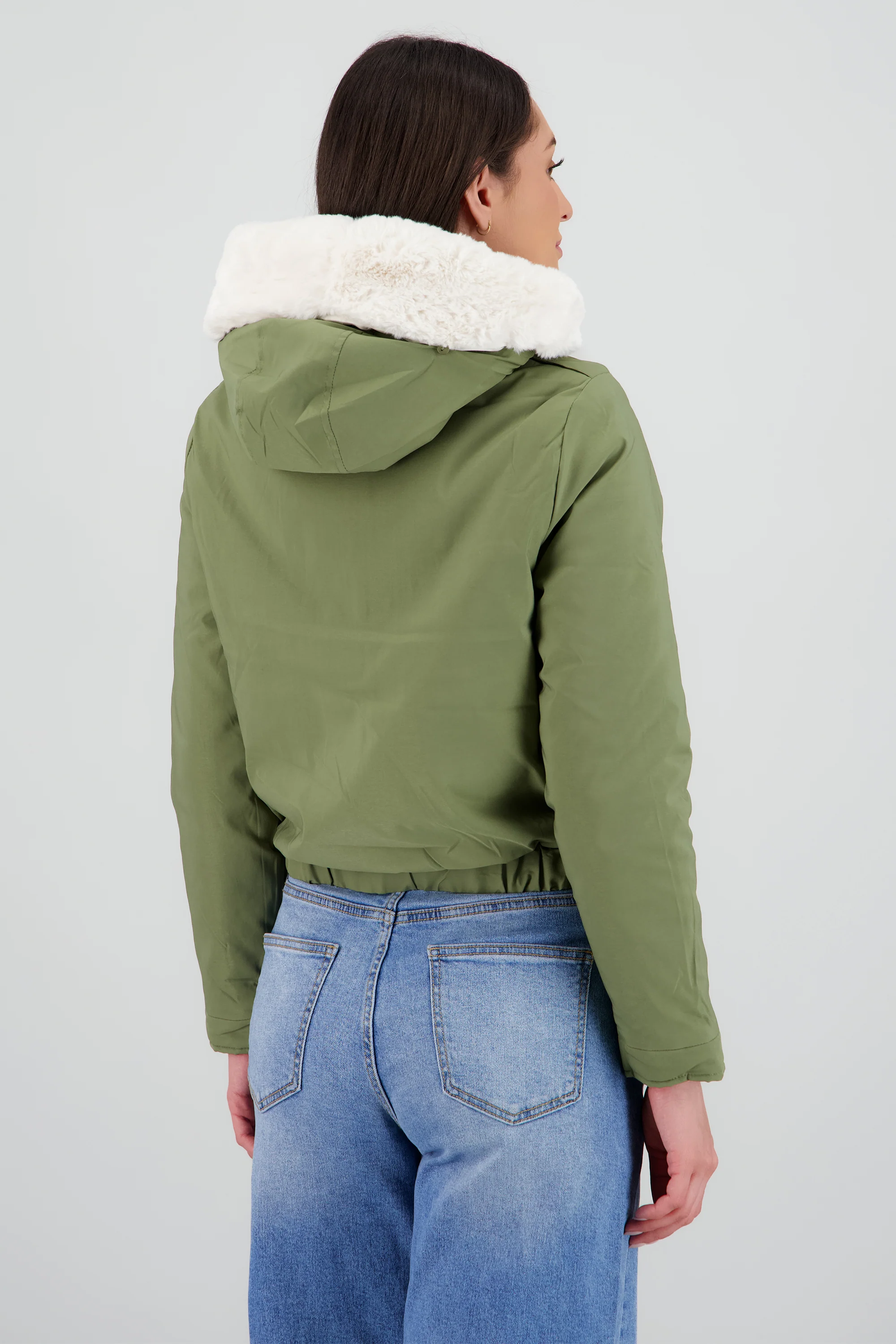 Chamarra con bolsas peluche en gorro - Image 4