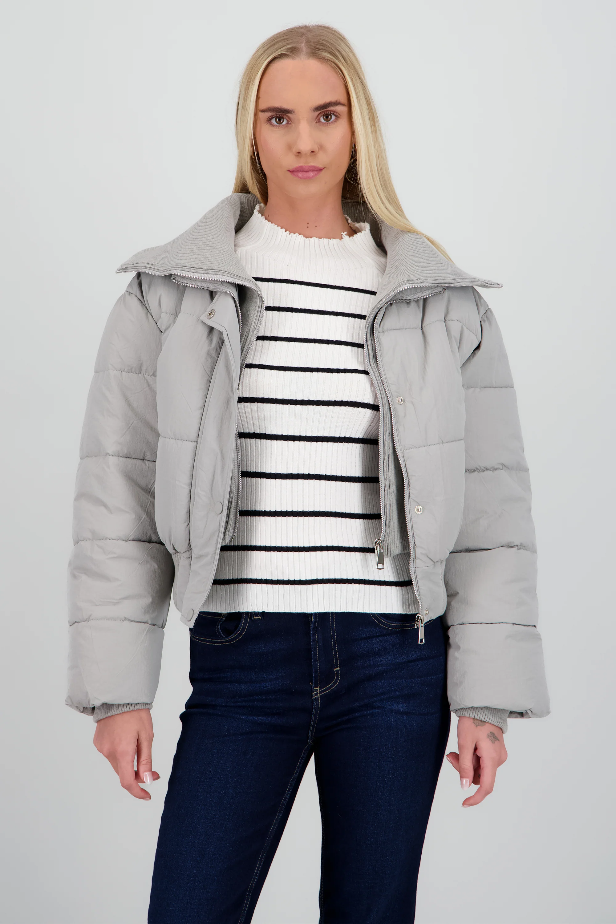 Chamarra puffer con cuello tejido liso