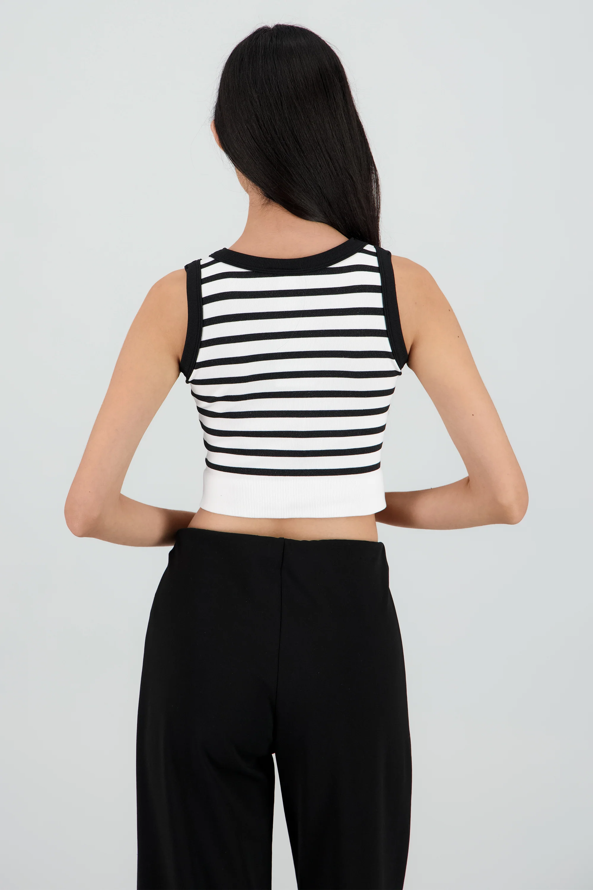 Crop Top De Rayas Sin Manga - Image 4
