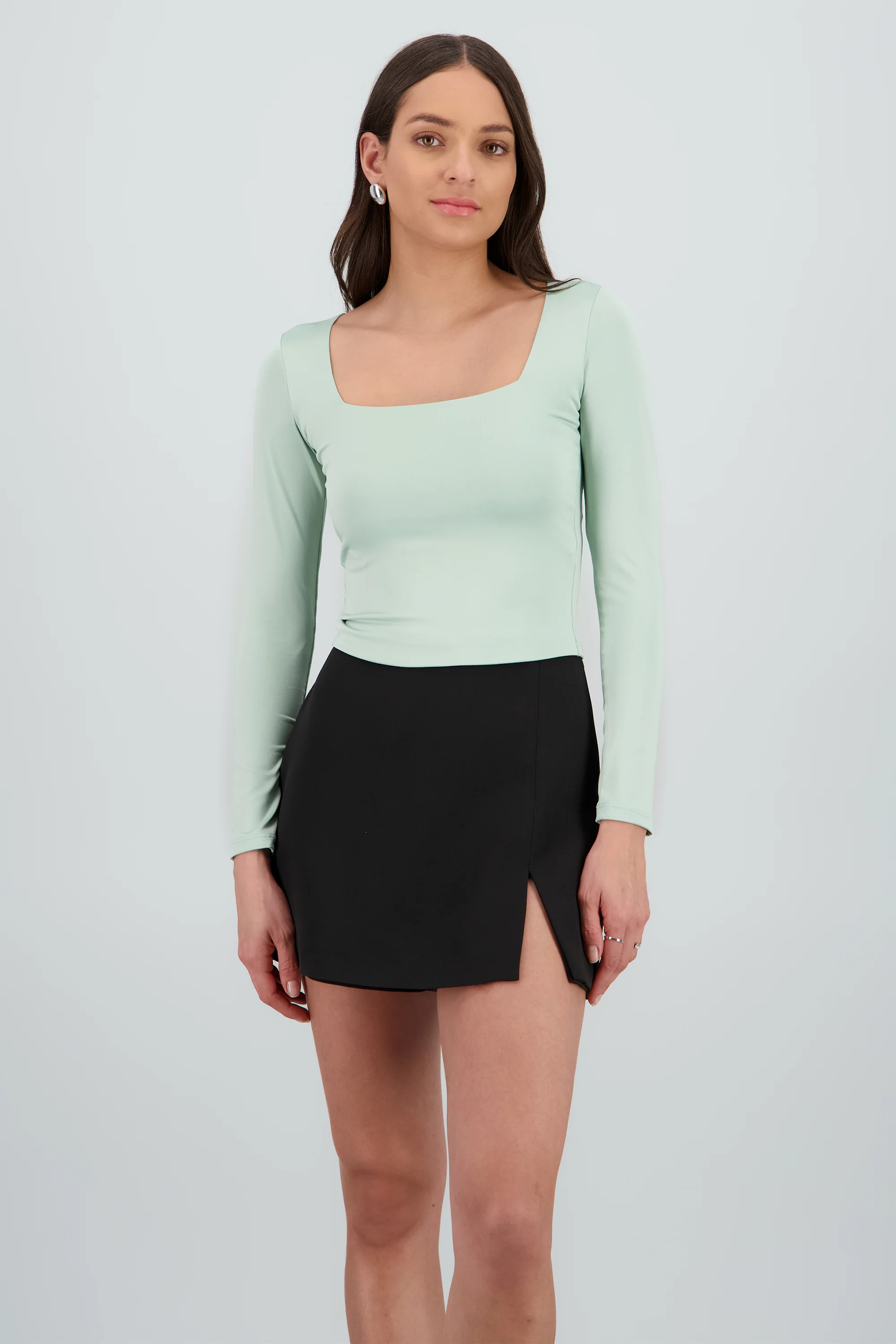 Crop top manga larga detalle escote cuadrado liso