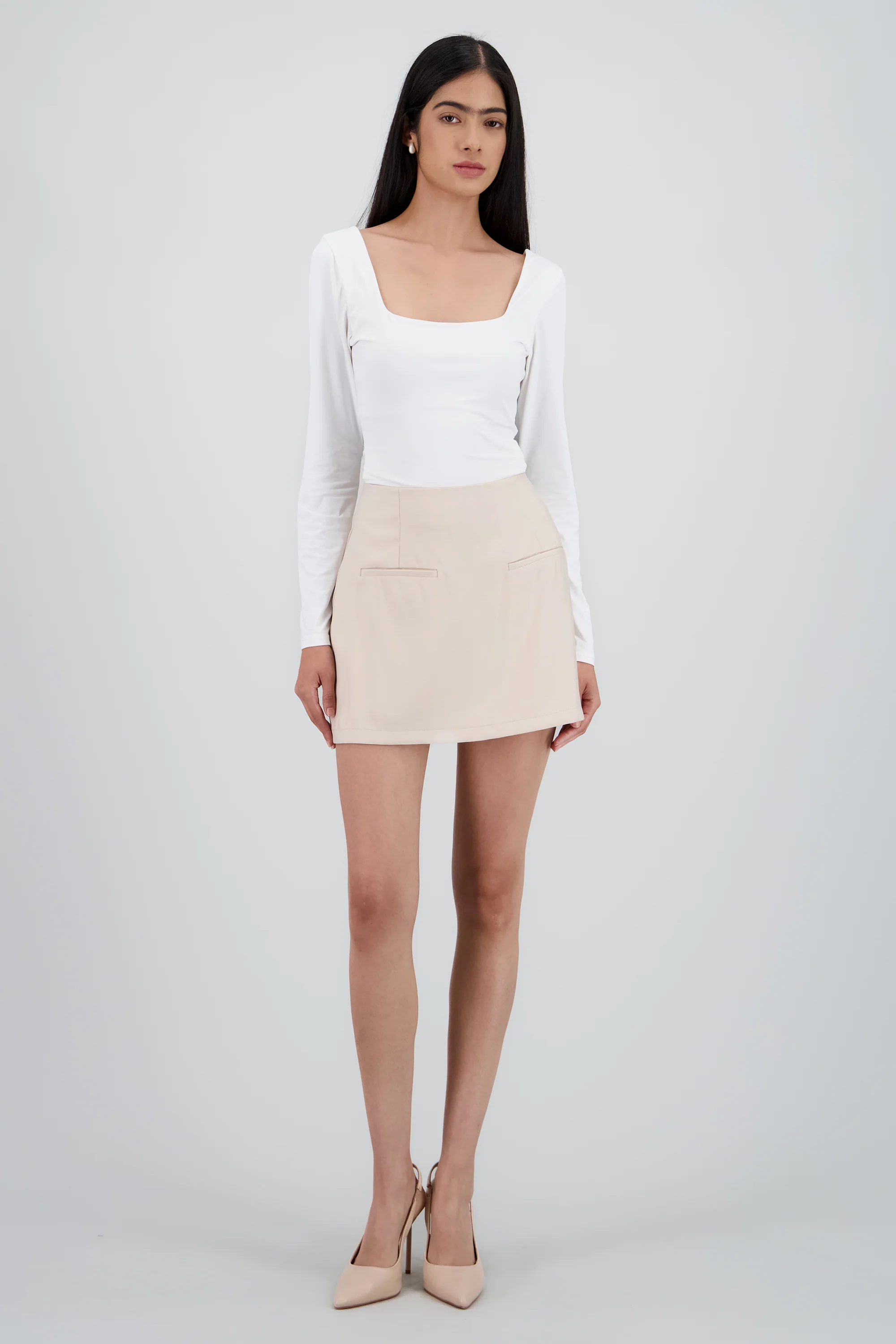 Falda mini lisa detalle pinzas