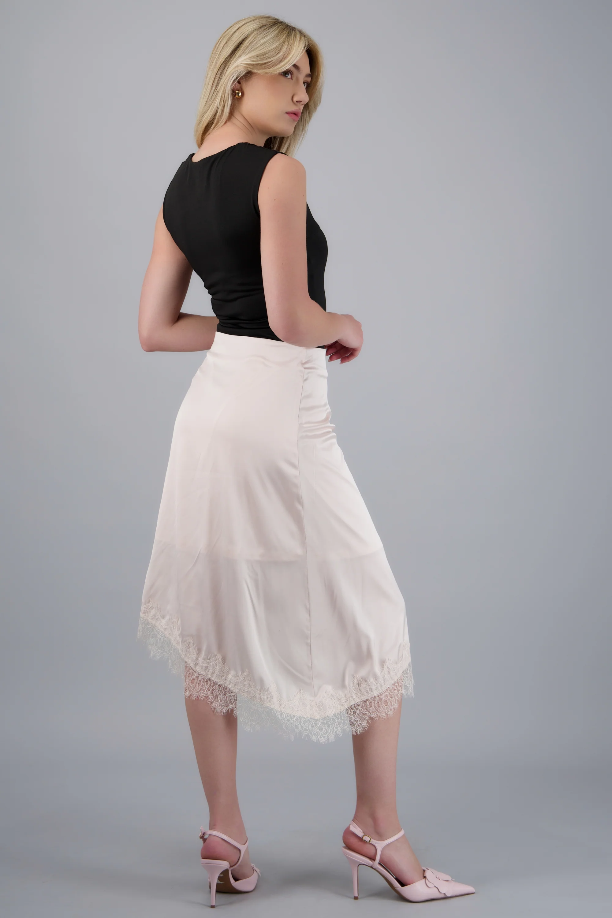 FALDA SATIN ASIMETRICA DET ENCAJE - Image 4