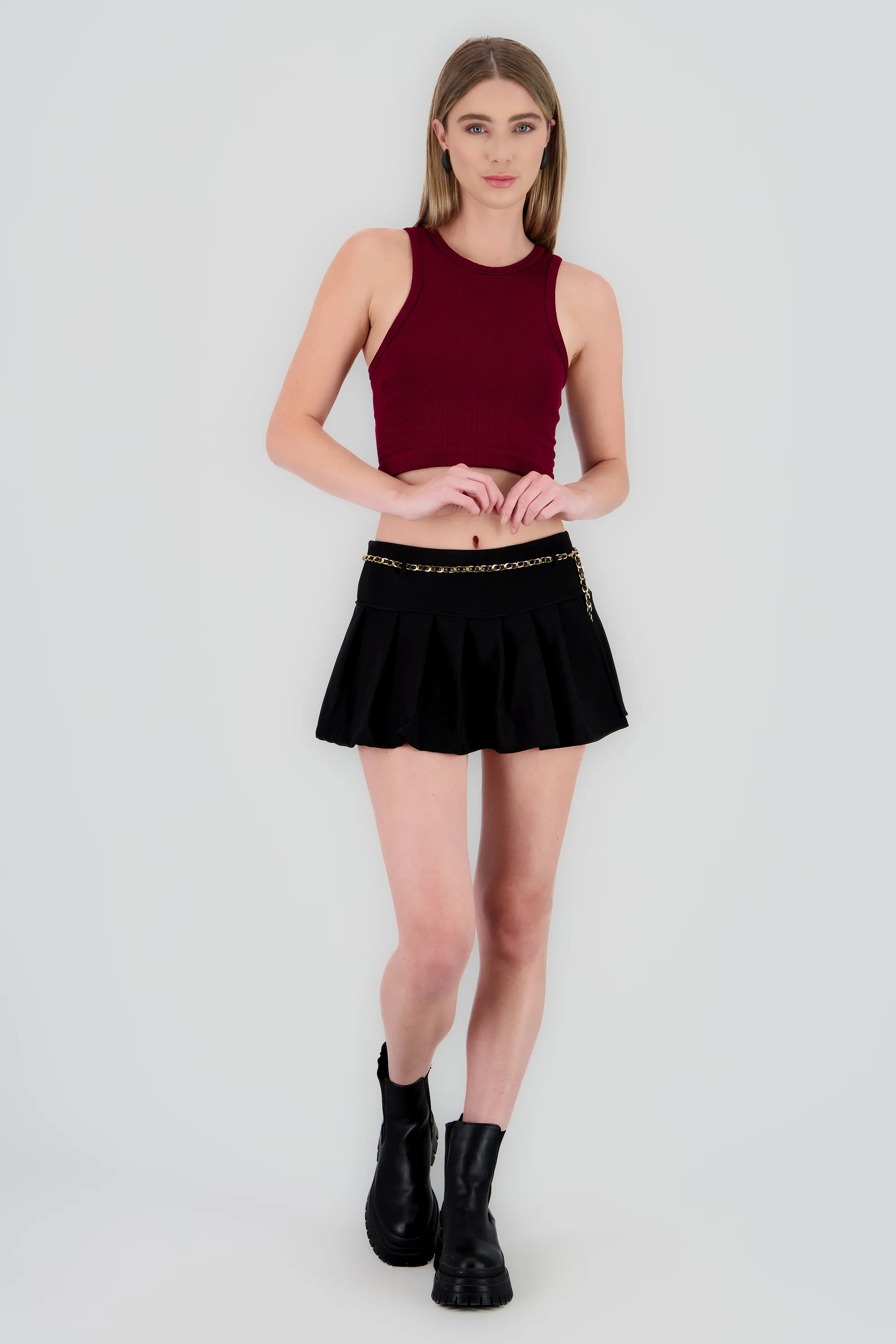Falda tableada detalle con cadena