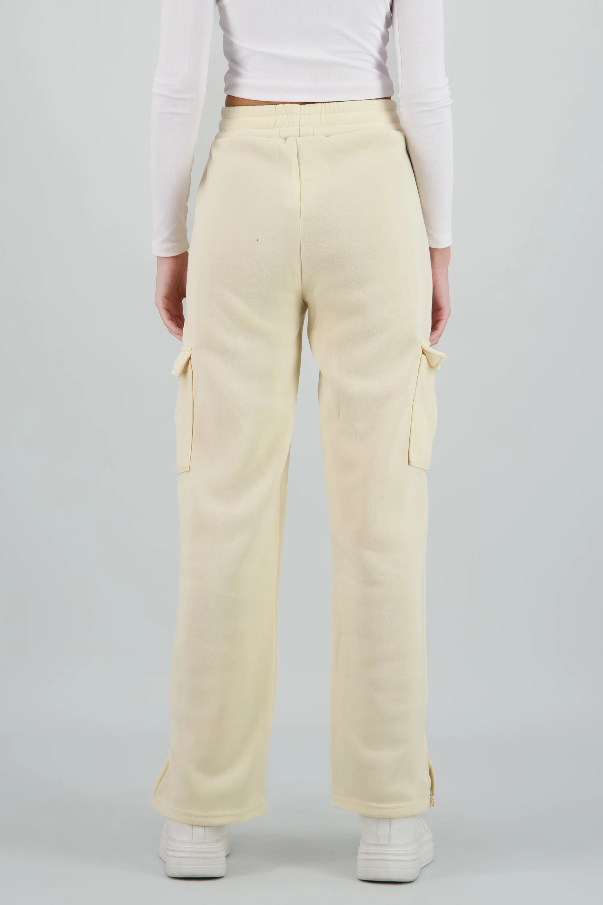 Jogger amplio con bolsas cargo - Image 4