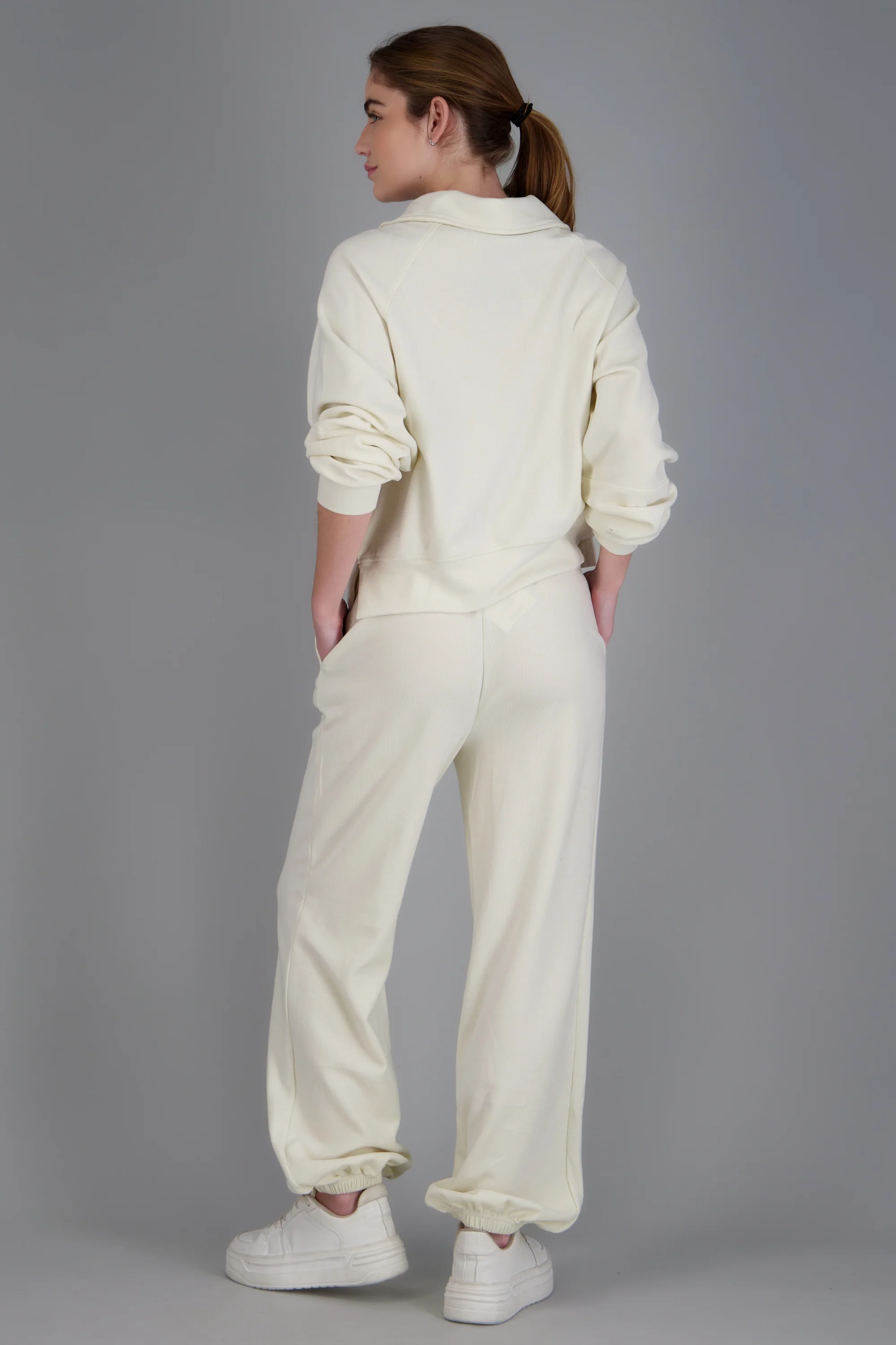 Joggers detalle resorte tacto suave - Image 4