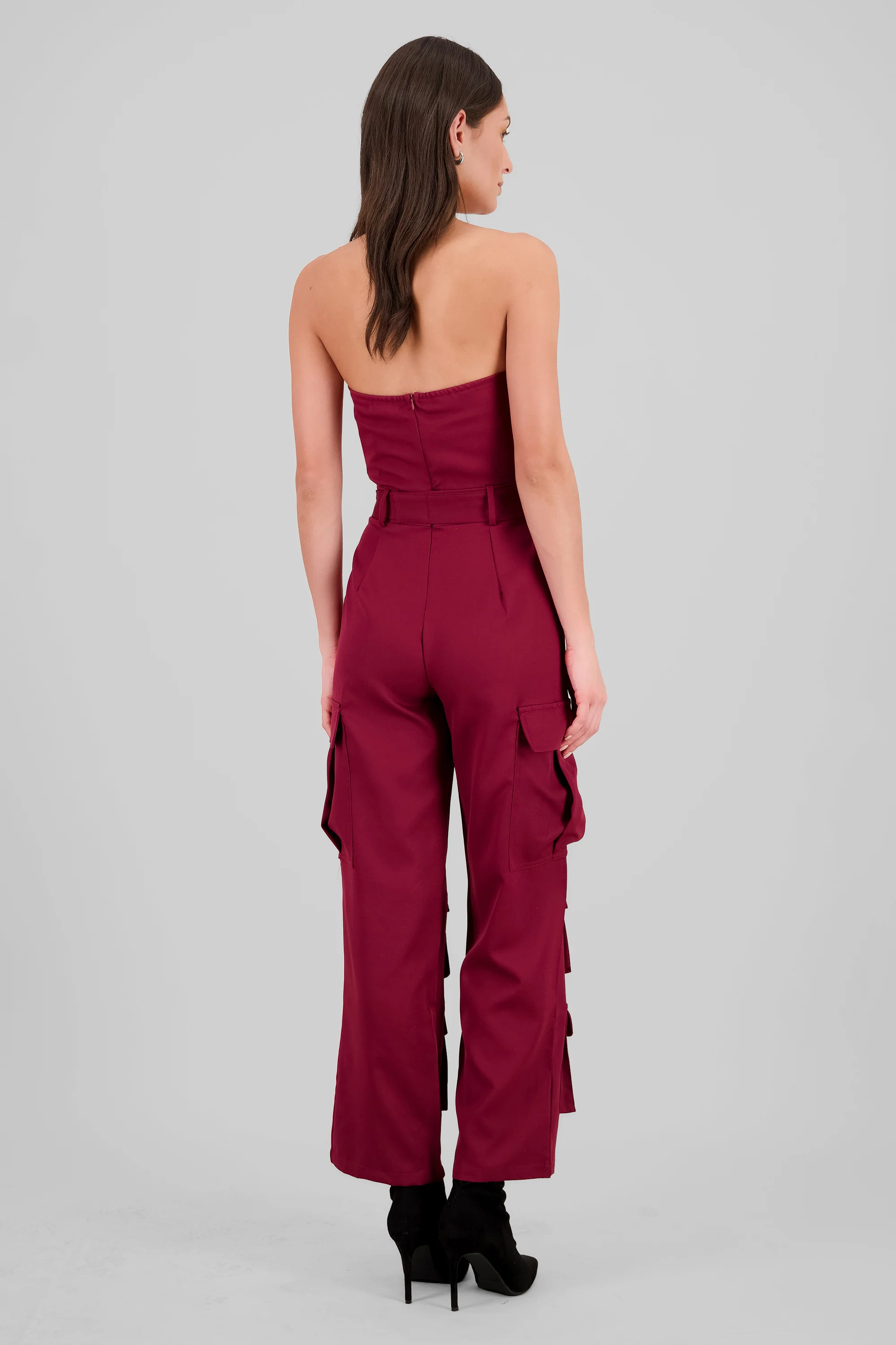 Jumpsuit strapless con bolsas cargo - Image 4