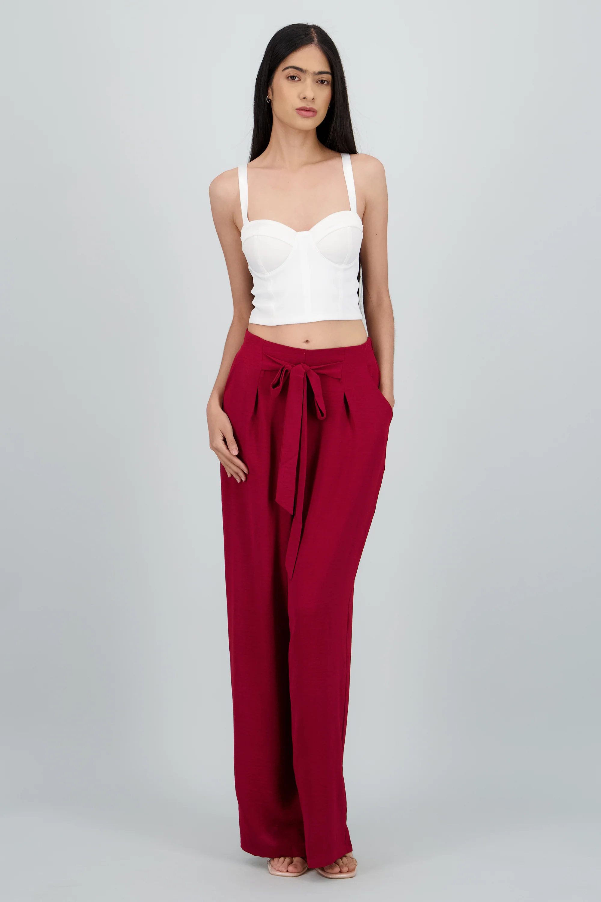 Pantalon amplio detalle amarre