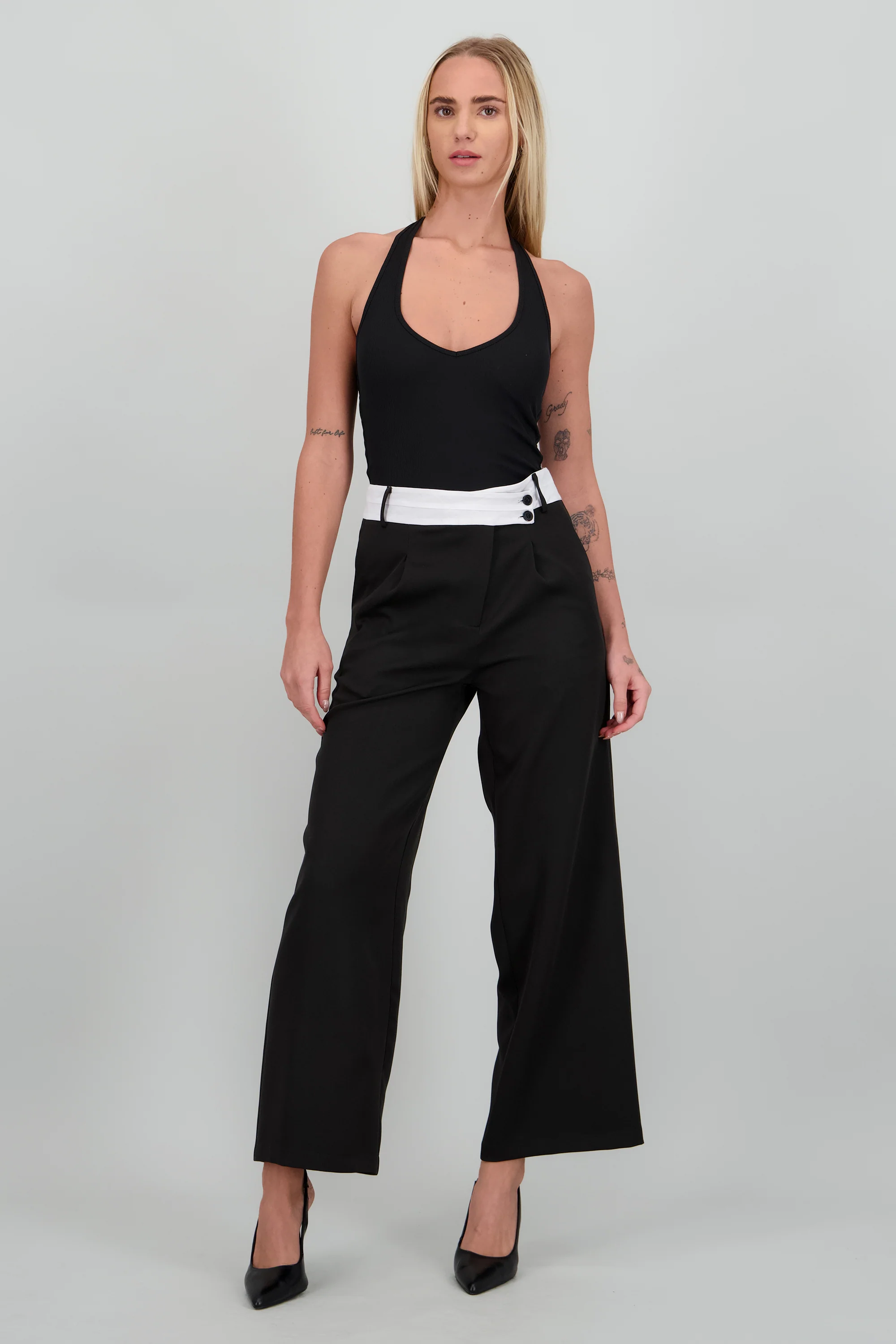 Pantalon amplio detalle pretina