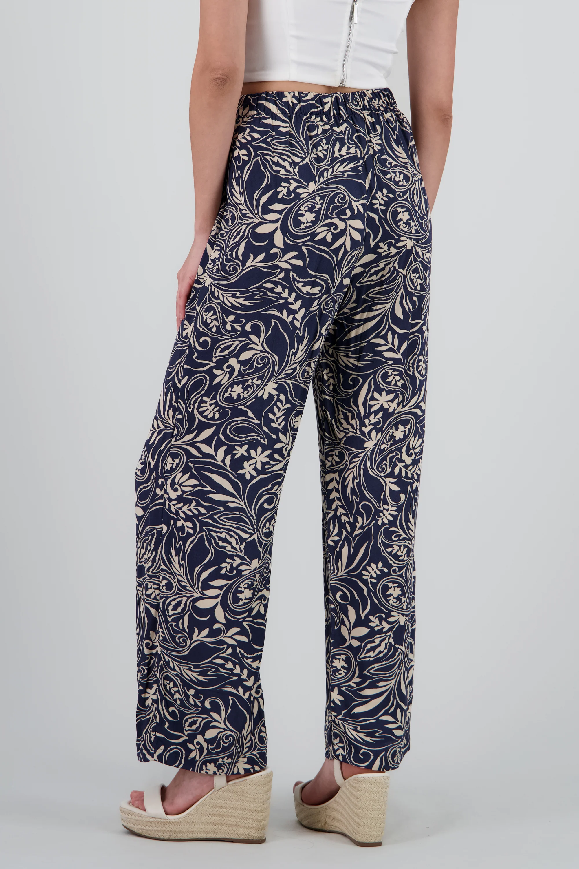 Pantalon amplio estampado con pretina lisa - Image 4