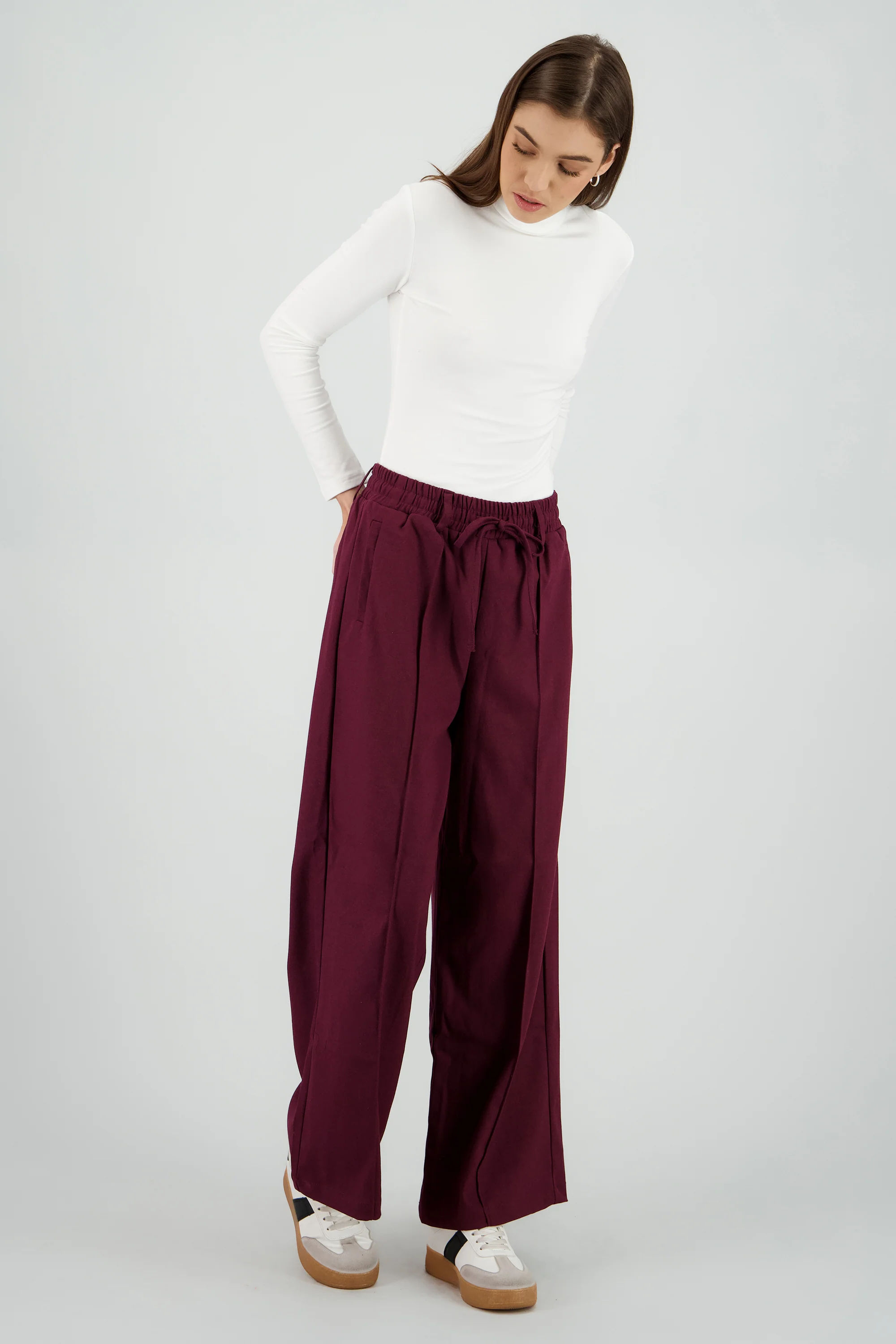 Pantalon amplio liso detalle resorte