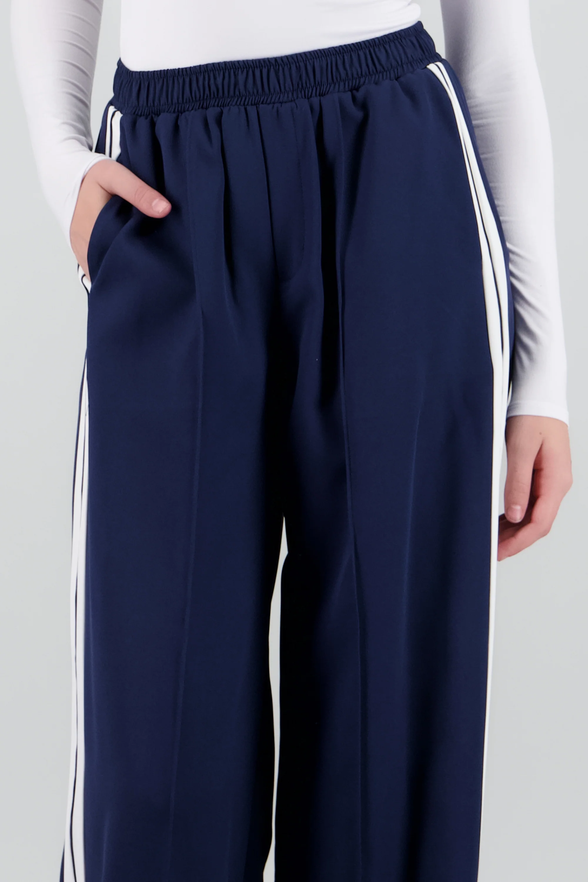 Pantalon amplio resorte detalle lineas - Image 5