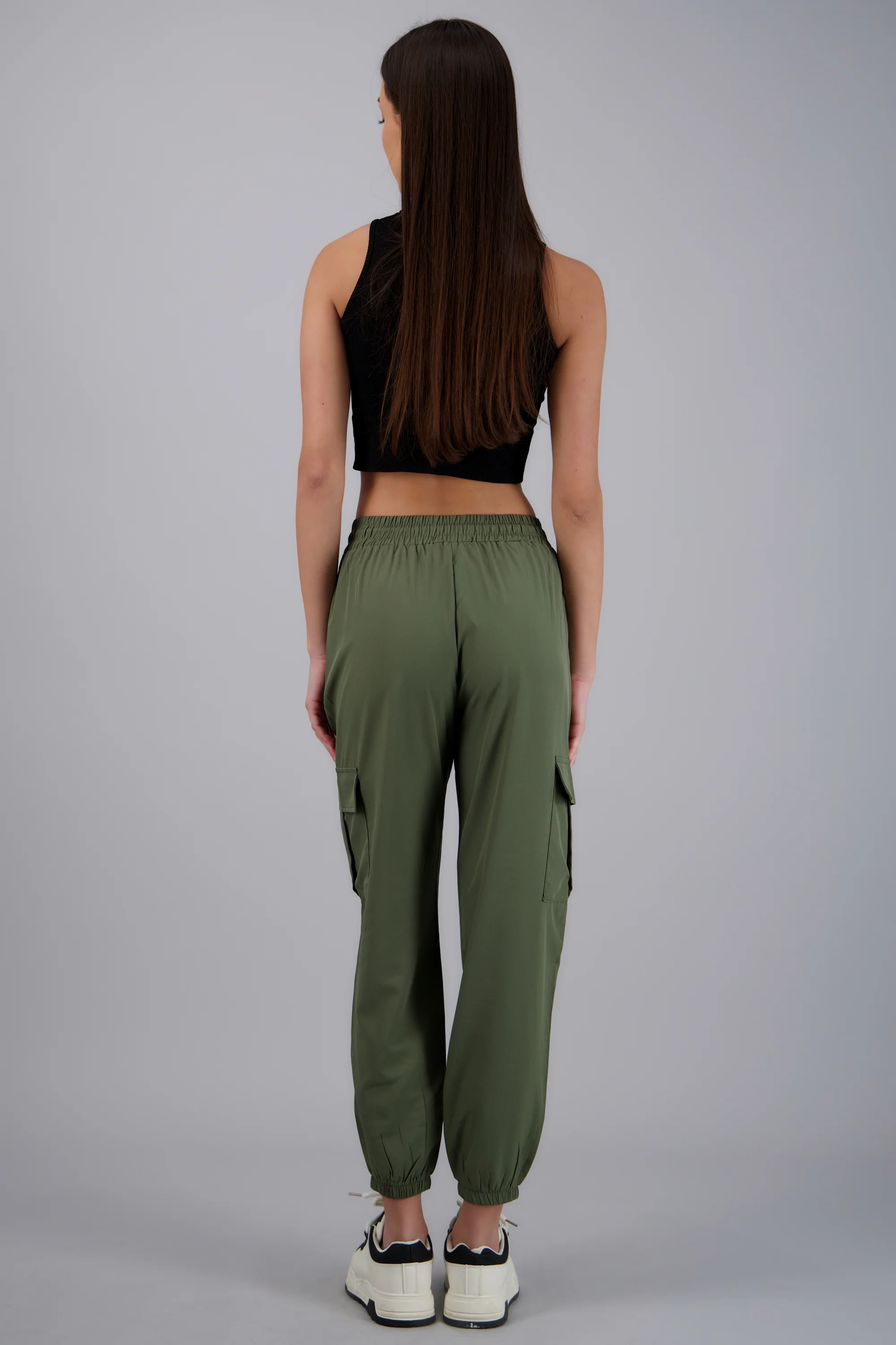 Pantalón Cargo Monocolor Bolsas - Image 4