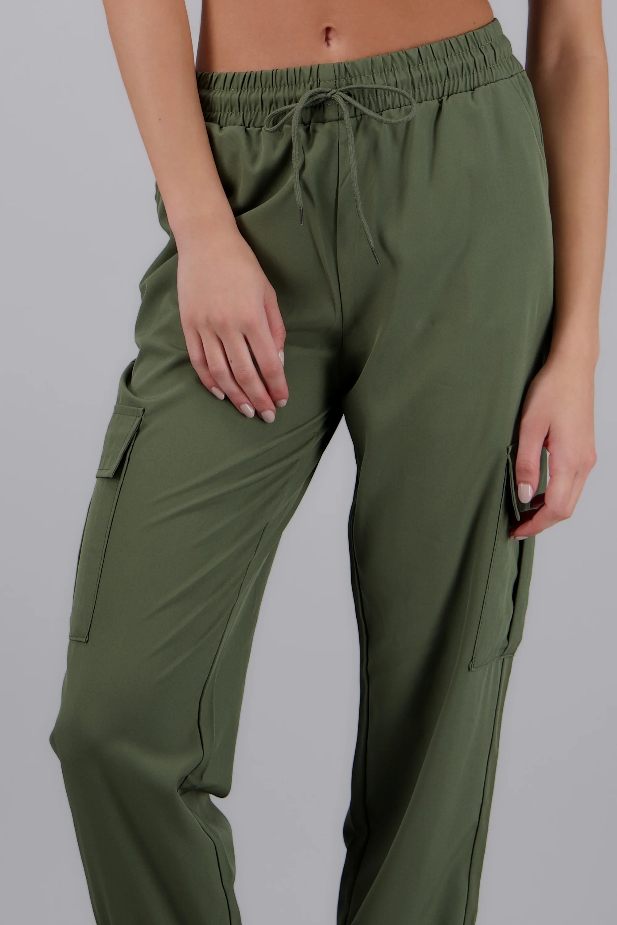 Pantalón Cargo Monocolor Bolsas - Image 5