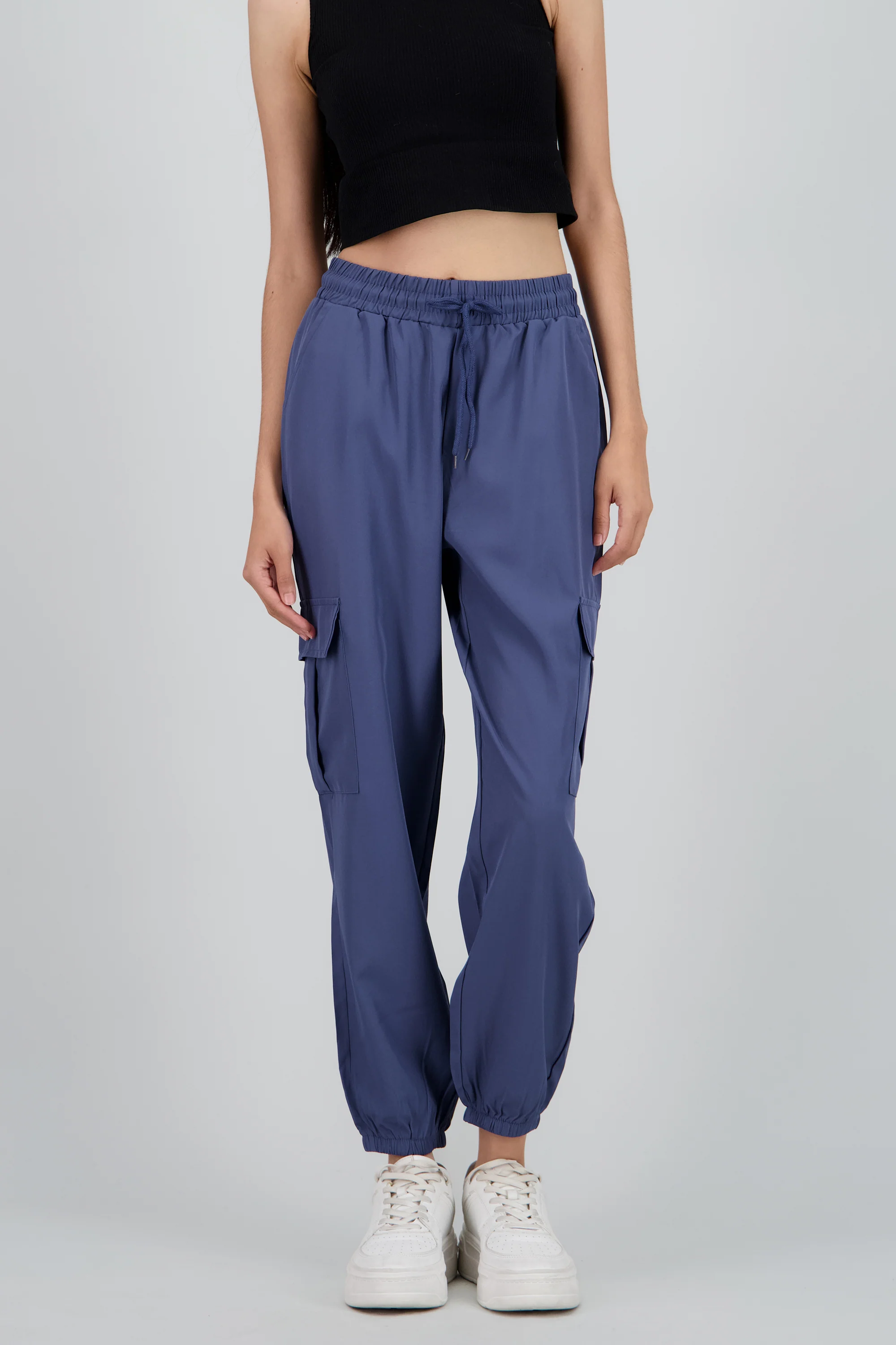 Pantalón Cargo Monocolor Bolsas - Image 2