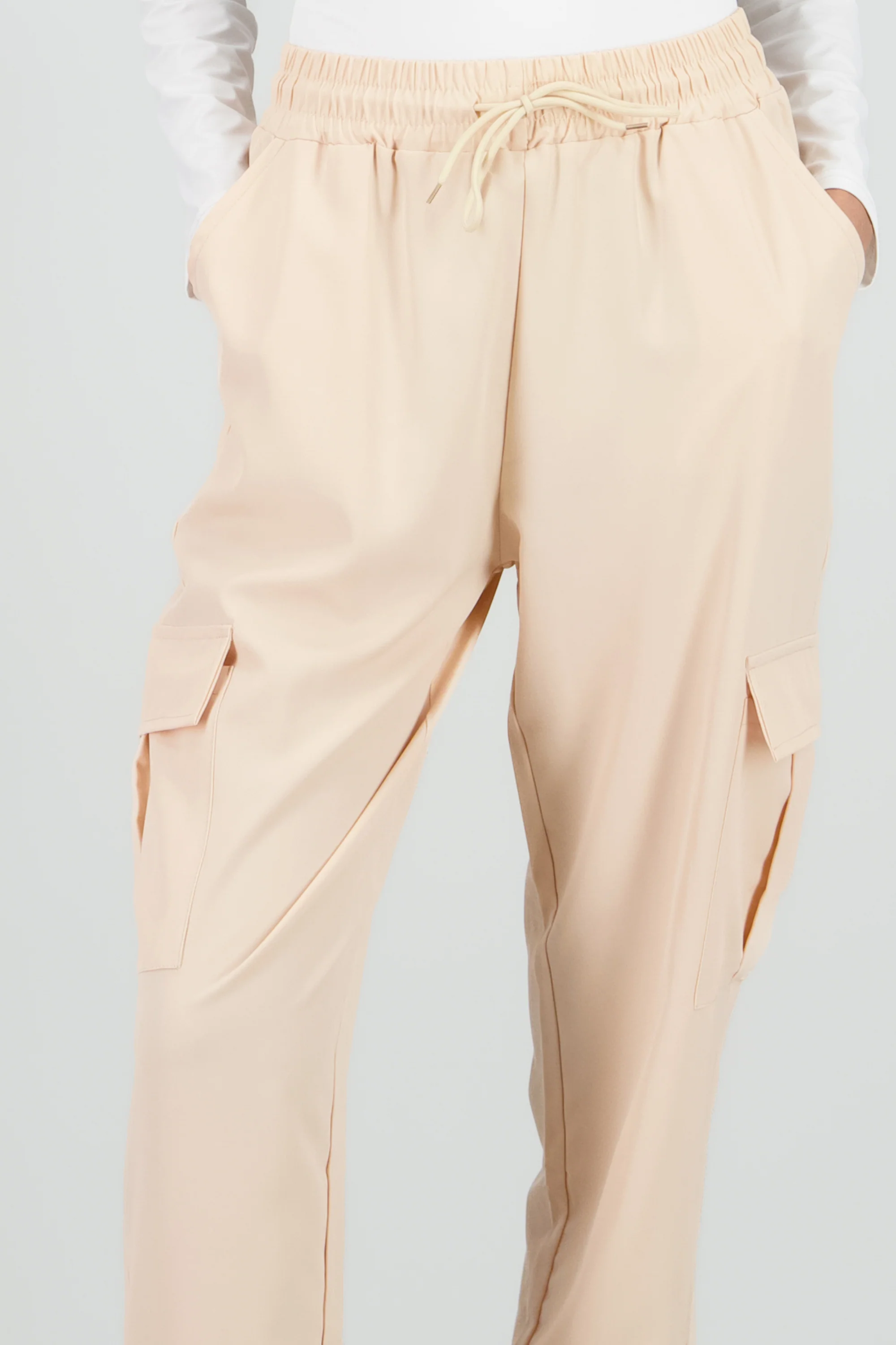Pantalón Cargo Monocolor Bolsas - Image 5