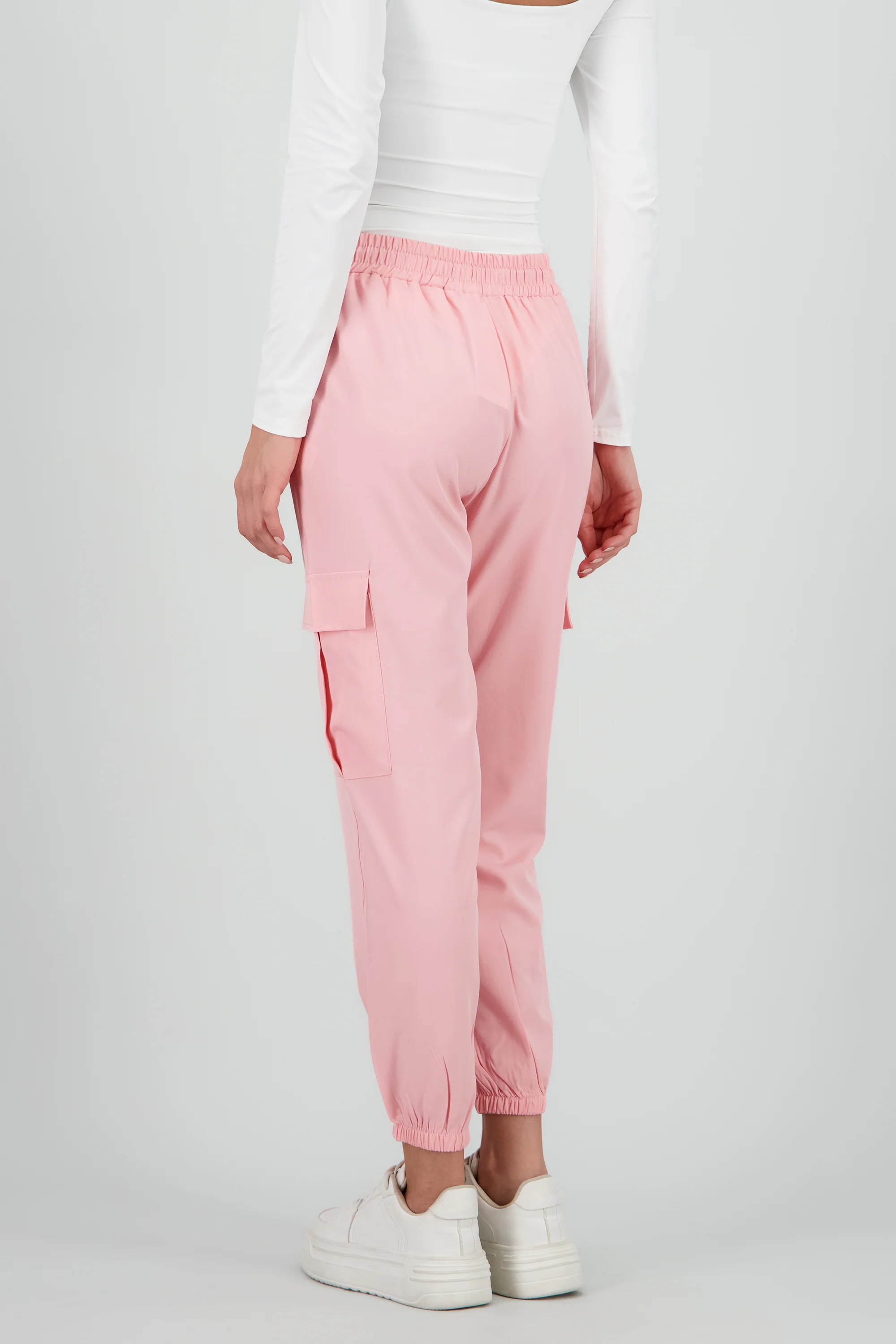 Pantalón Cargo Monocolor Bolsas - Image 4