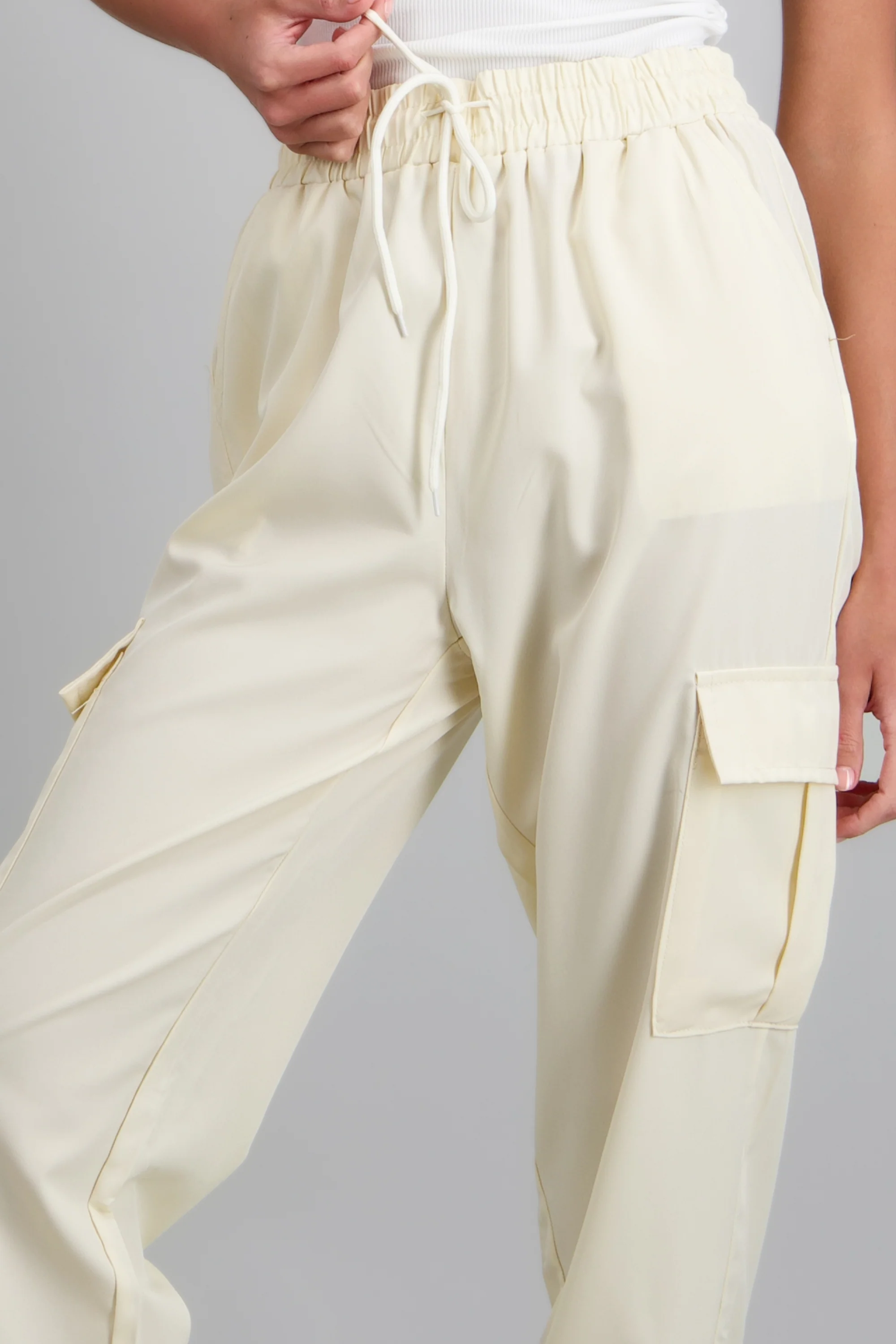 Pantalón Cargo Monocolor Bolsas - Image 10