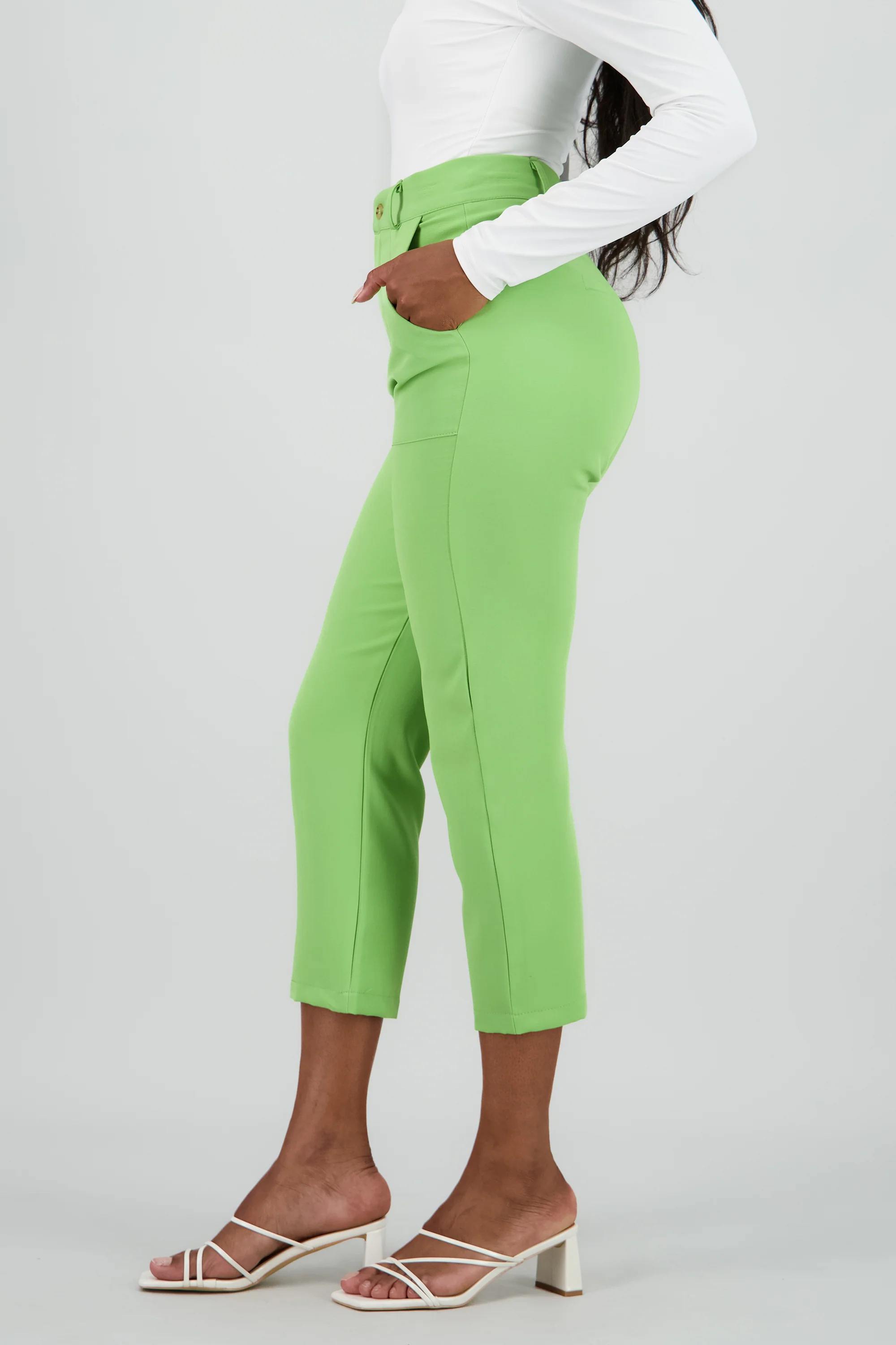Pantalón Cintura Alta Capri Bolsas - Image 3