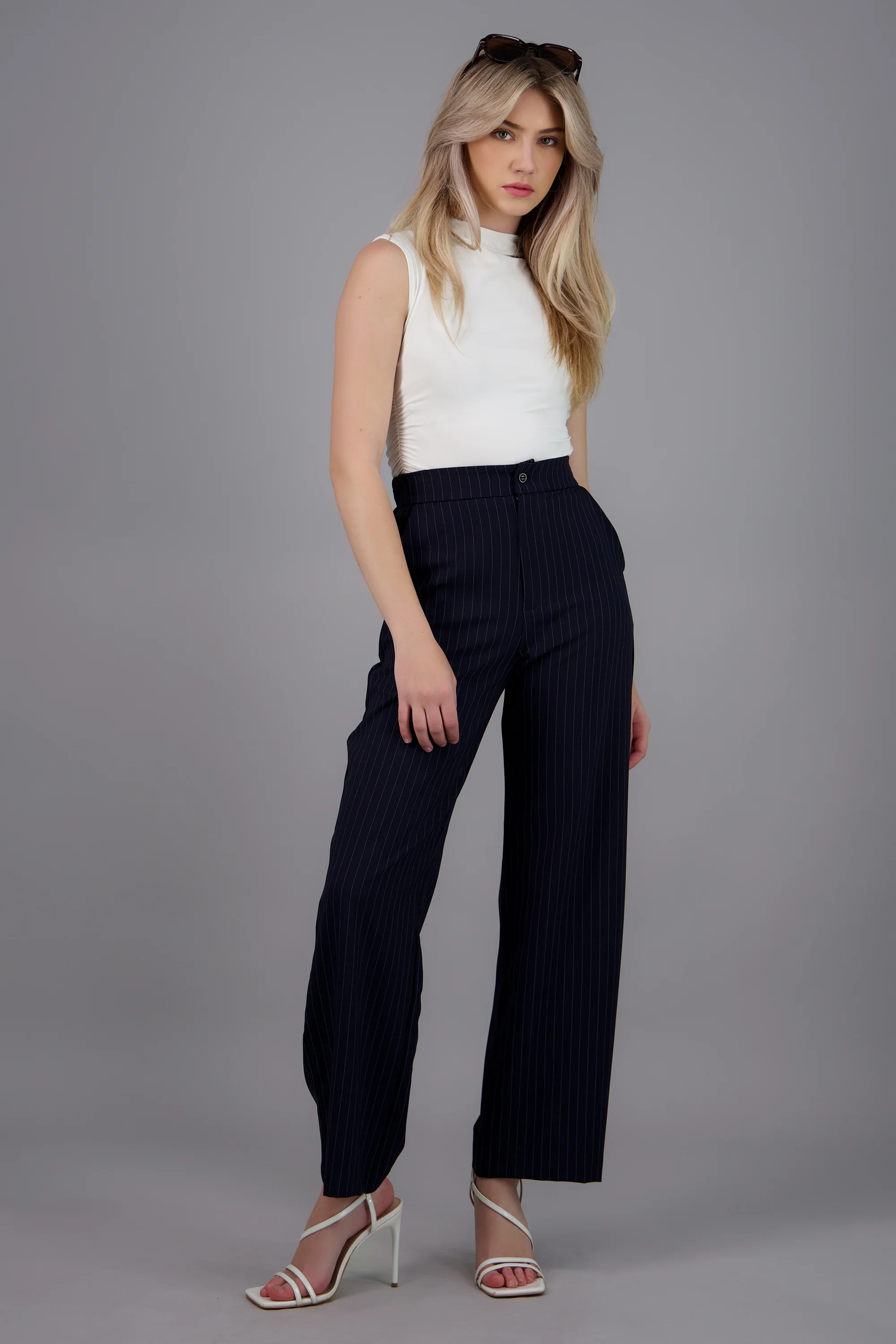 Pantalon de rayas recto con bolsas