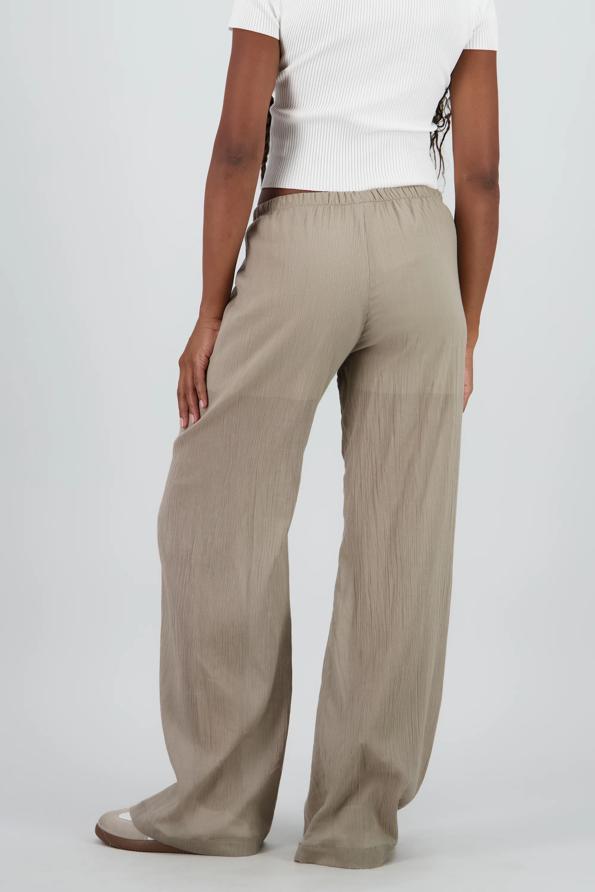 pantalon detalle textura plisado jareta - Image 4
