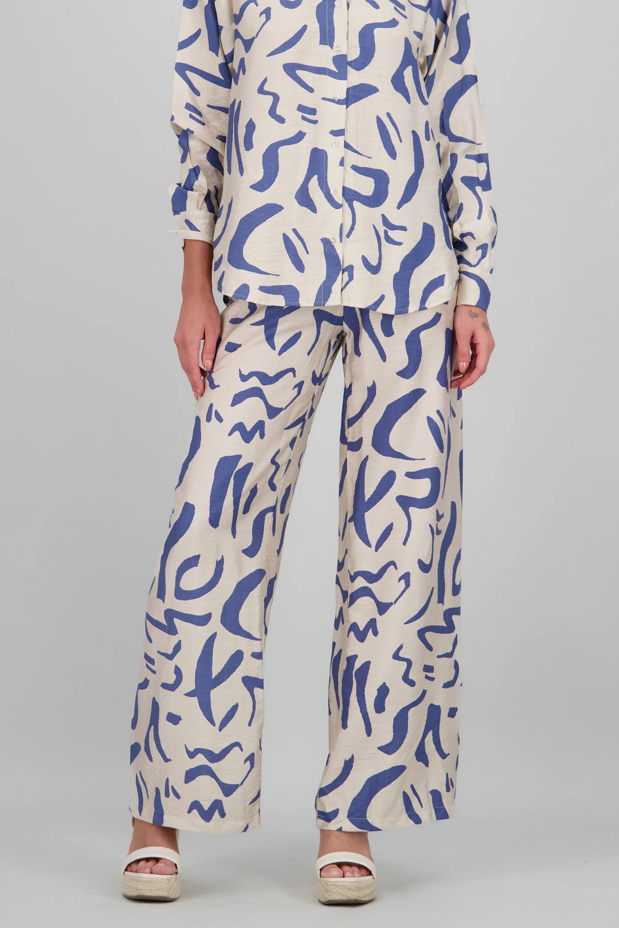 Pantalon fluido detalle estampado - Image 7