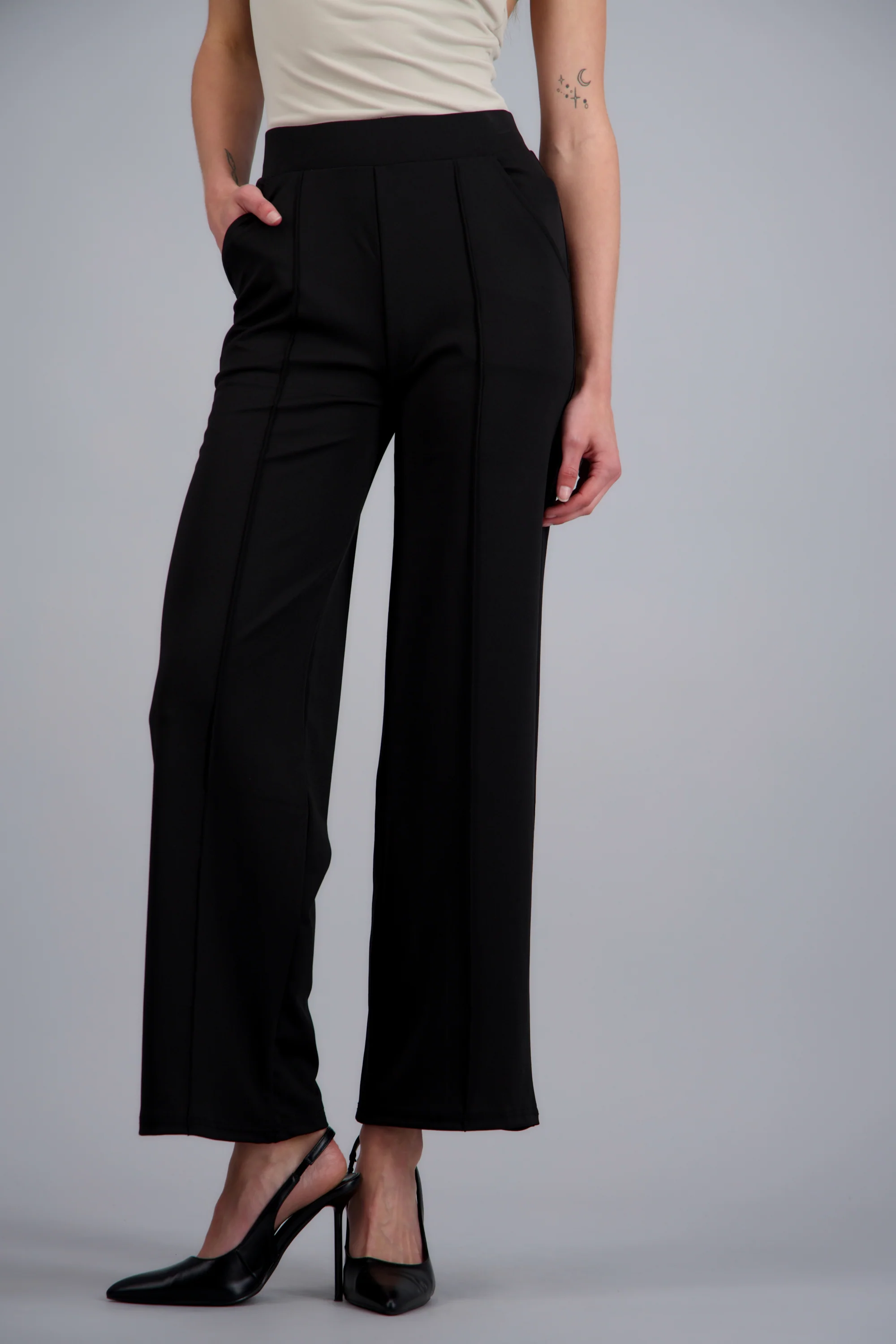 Pantalon liso con bolsas - Image 2
