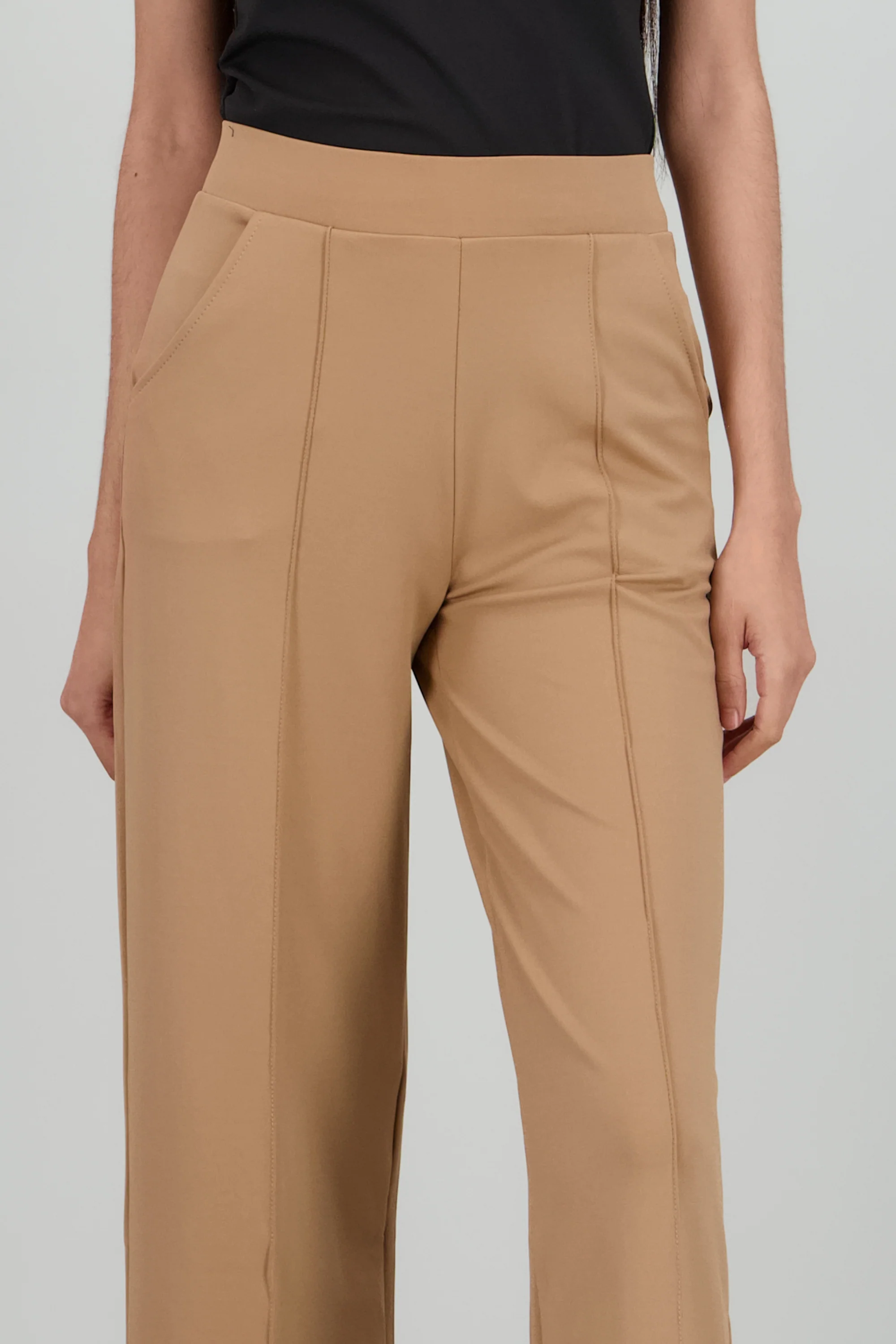 Pantalon liso con bolsas - Image 5
