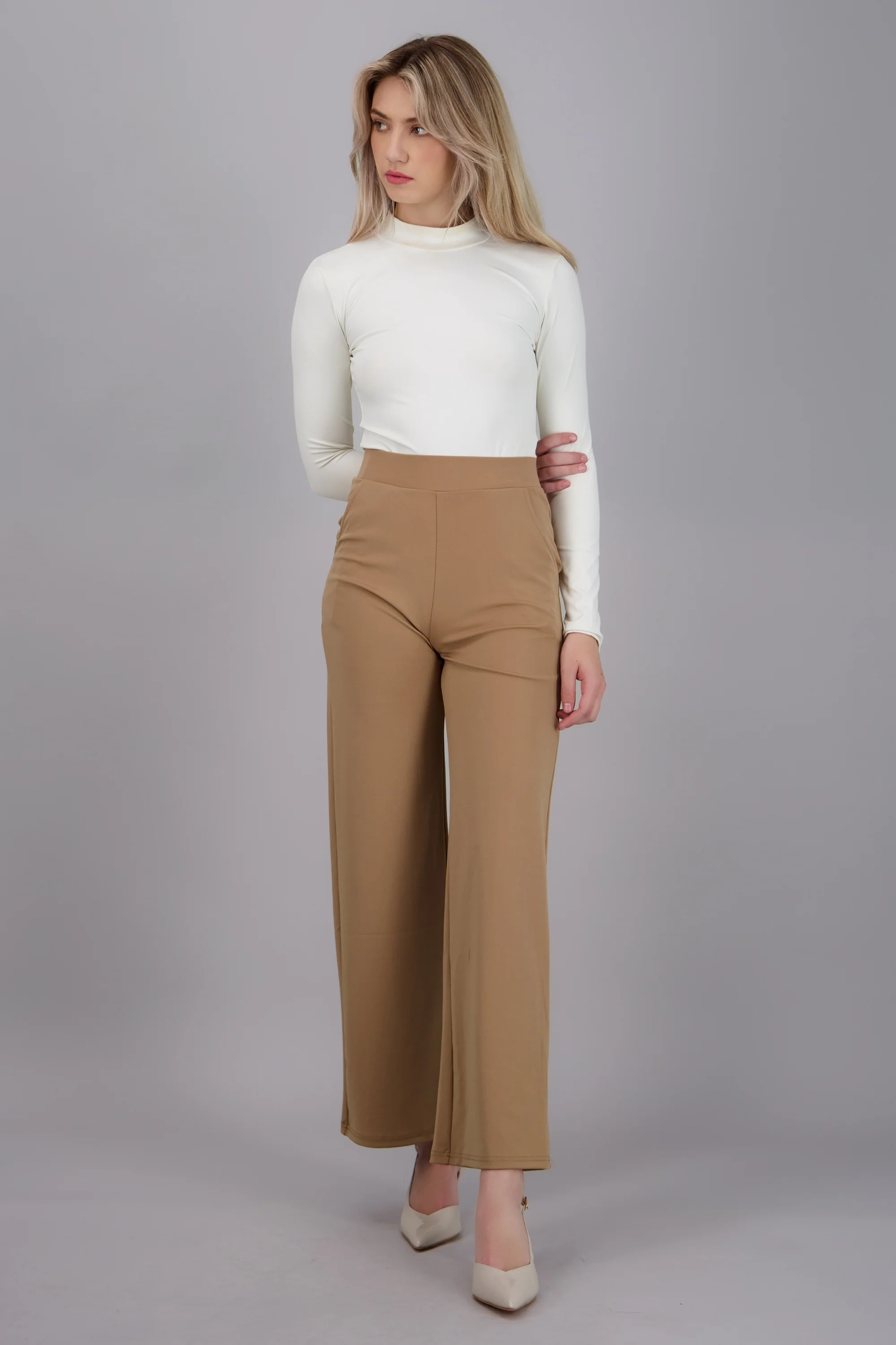 Pantalon liso con bolsas - Image 2