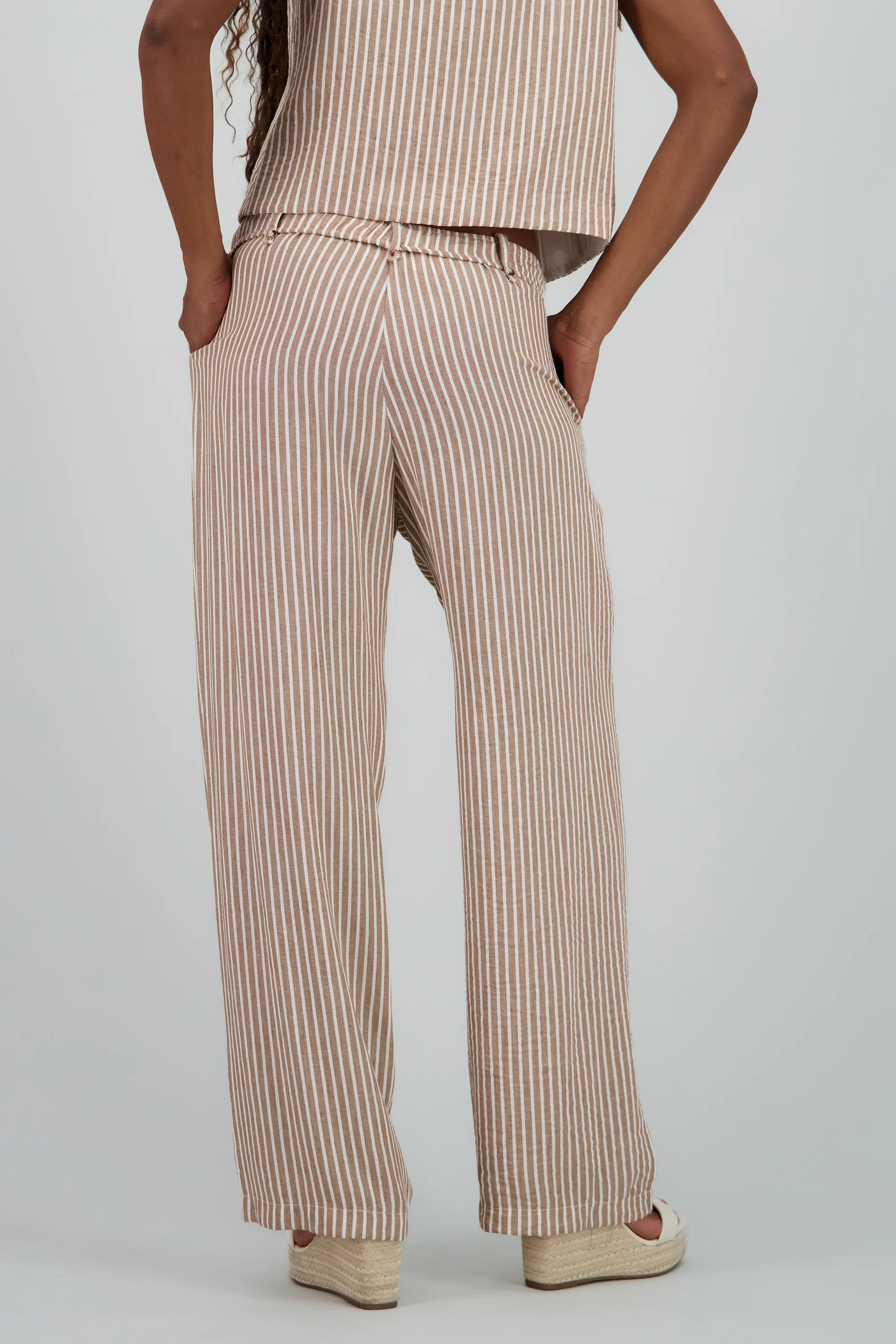 Pantalon recto detalle textura - Image 4