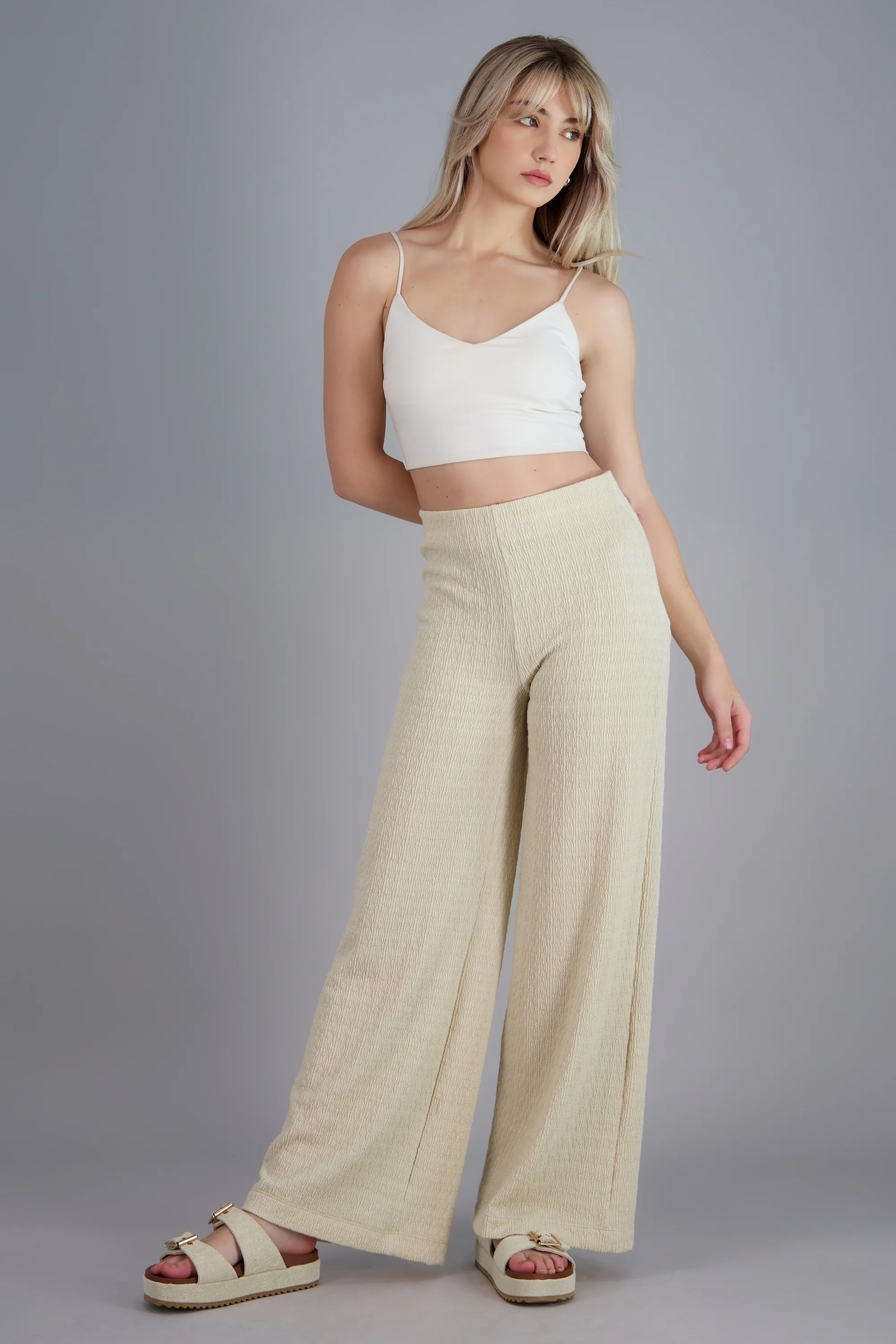 Pantalon recto detalle textura