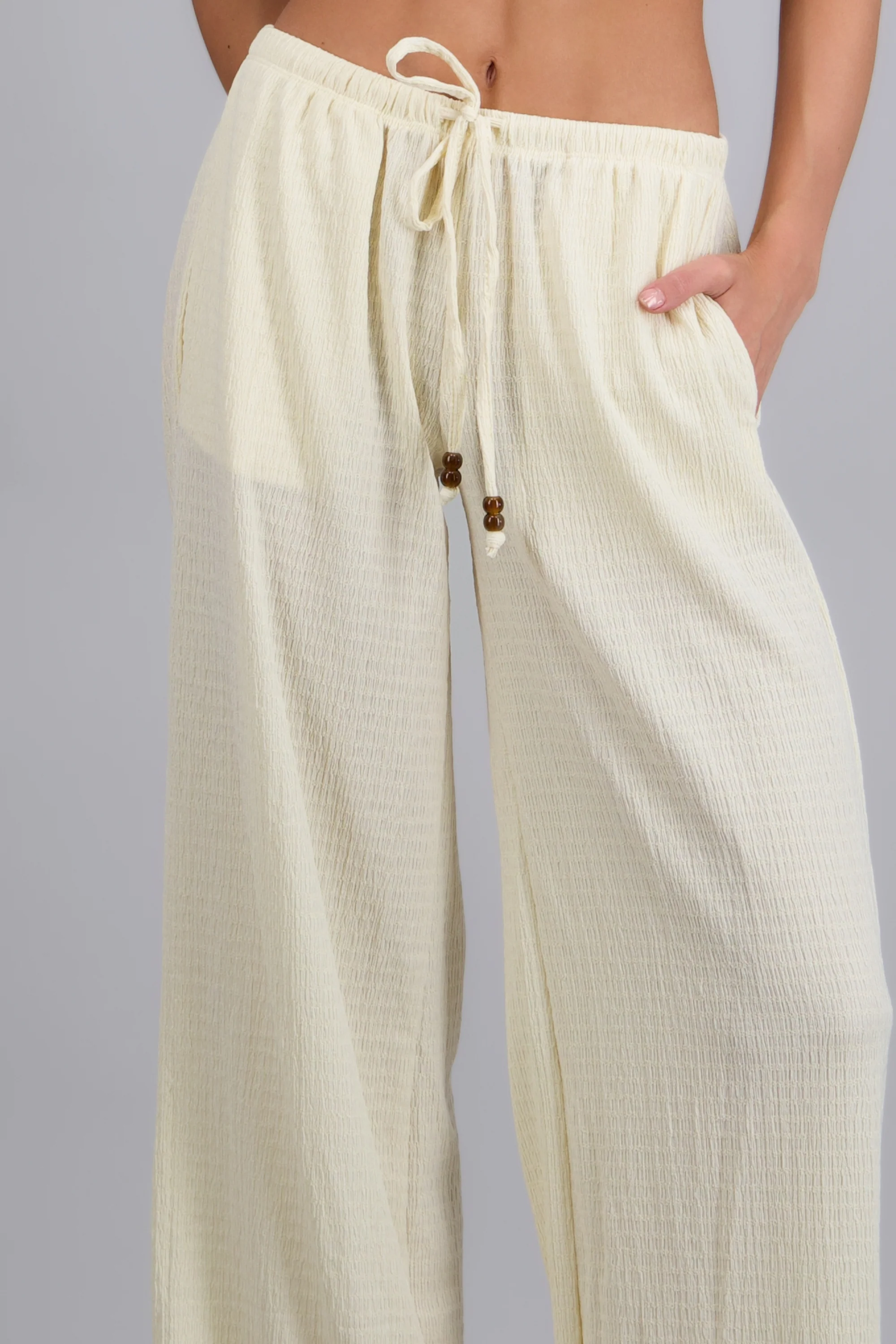 Pantalon textura detalle cuentas - Image 5