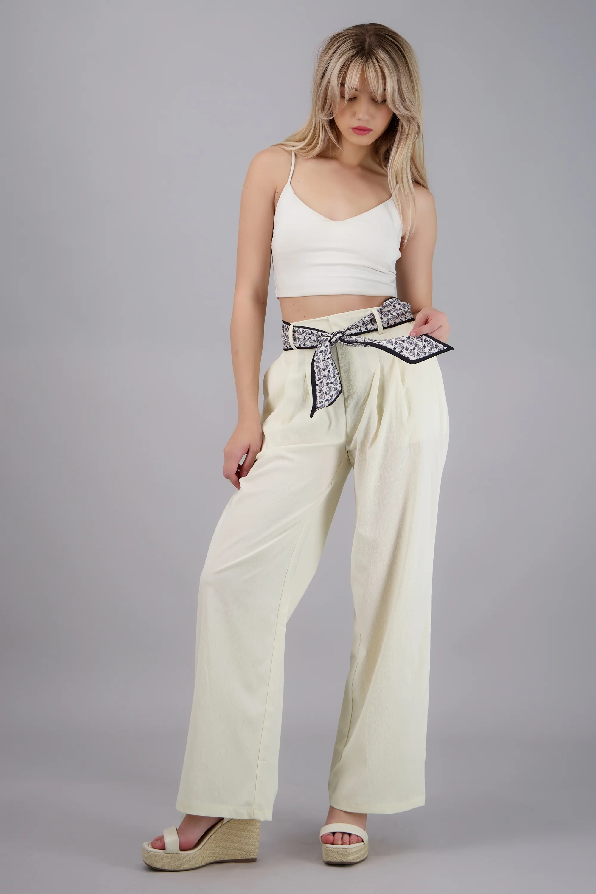 Pantalón wide leg con paliacate