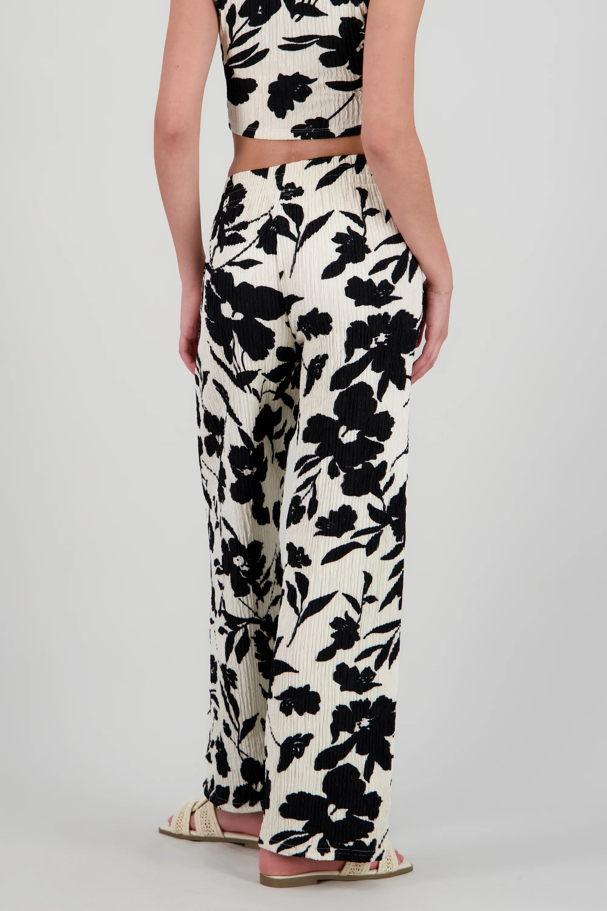 Pantalones fluidos flores tropicales - Image 4