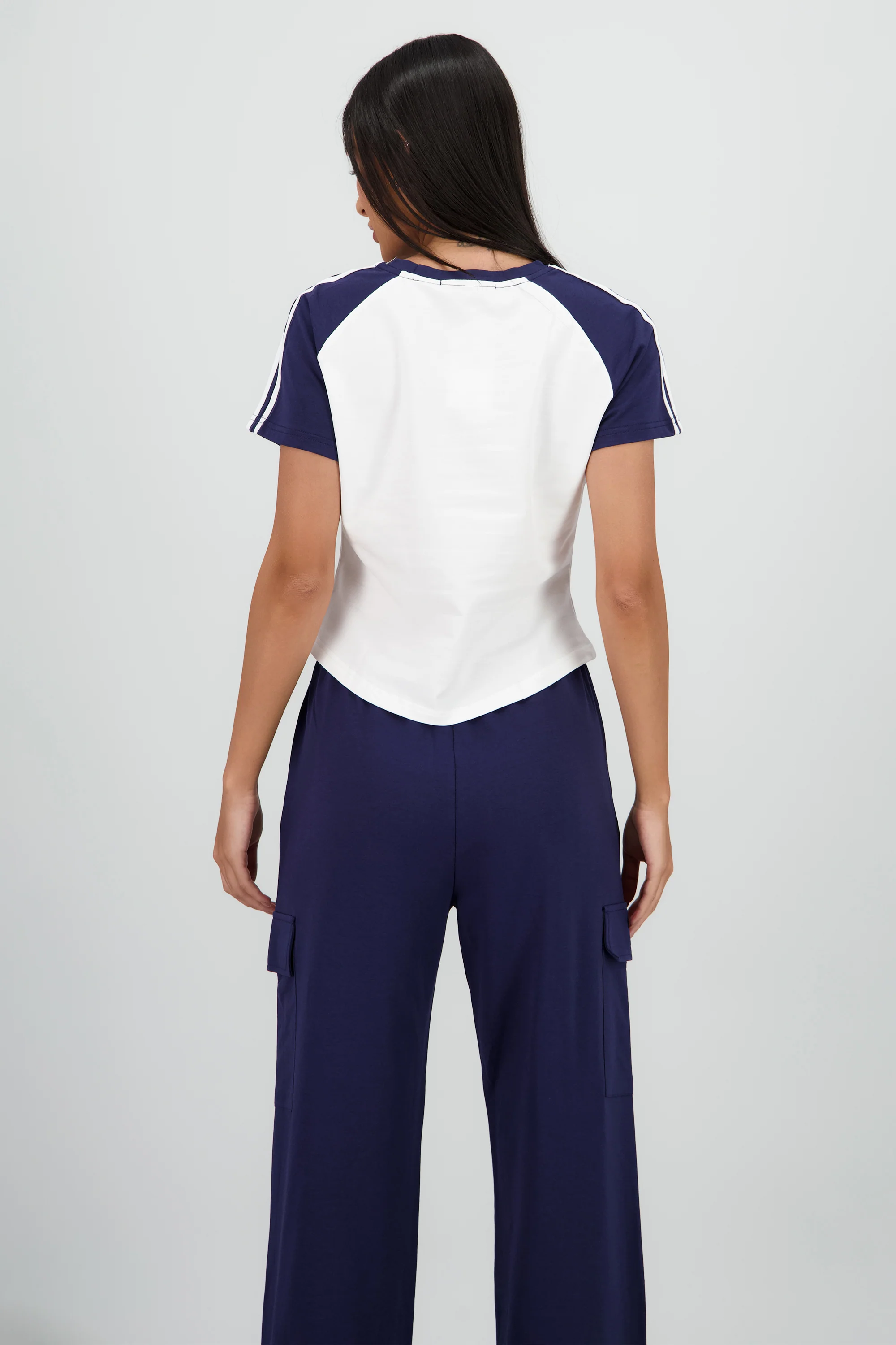 Playera crop detalle estampado contraste mangas - Image 4