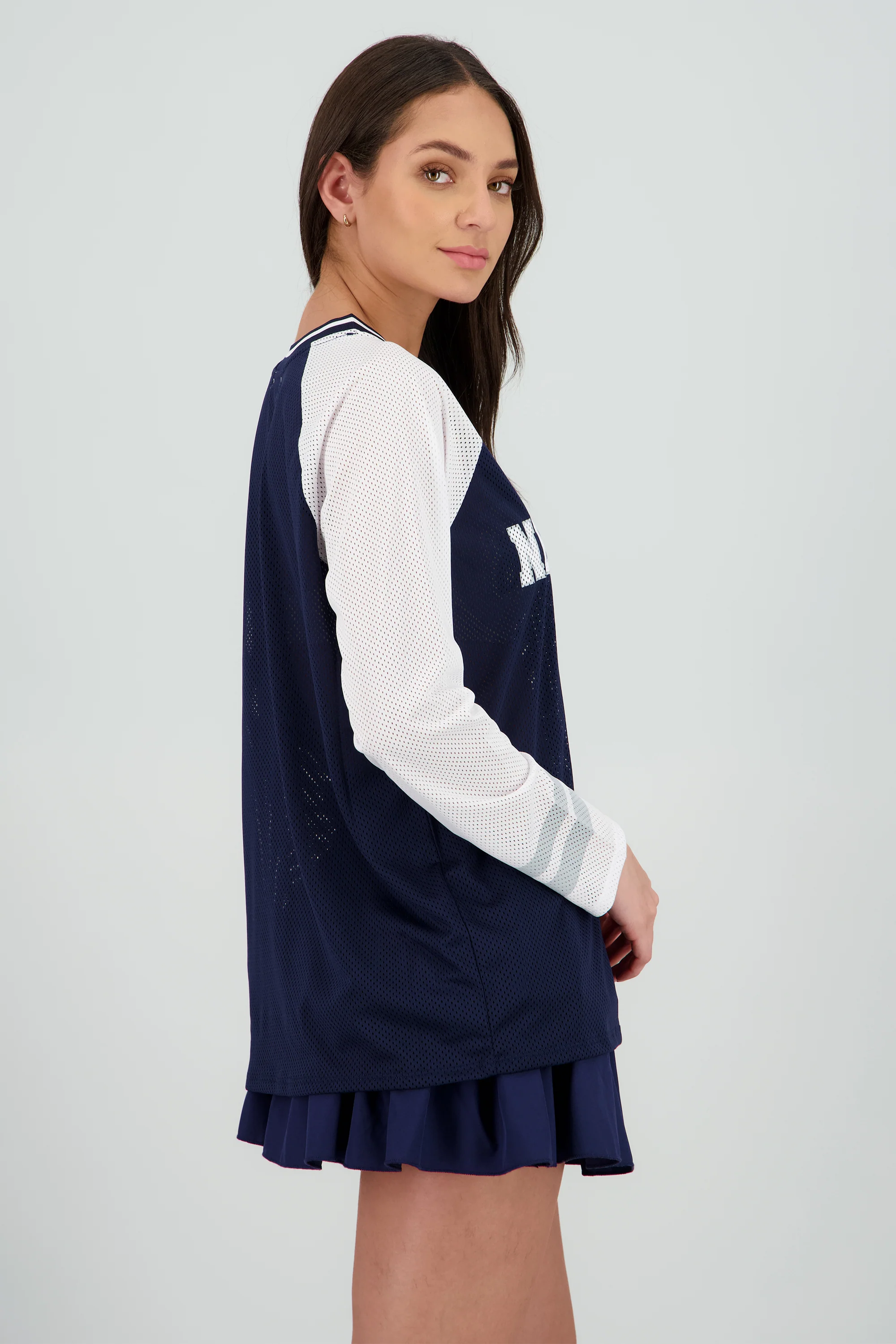 Playera numero manga larga cuello V - Image 3